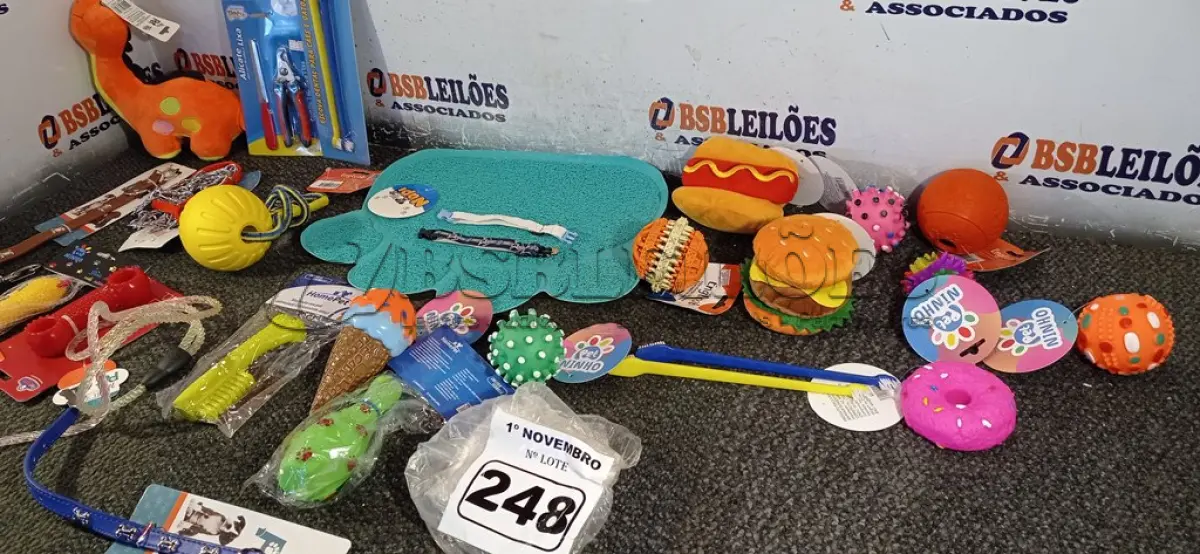 LOTE 248 - 03 KIT’S DE ACESSÓRIOS PARA PET. (NO ESTADO) ATENÇÃO! FAZER A VISITAÇÃO ANTES DE ARREMATAR, NÃO SABEMOS SE FUNCIONA. LEILÃO NÃO TEM GARANTIA E NEM DEVOLUÇÃO, SUJEITO A POSSÍVEIS AVARIAS VISÍVEIS/OCULTAS E/OU AUSÊNCIA DE COMPONENTES.