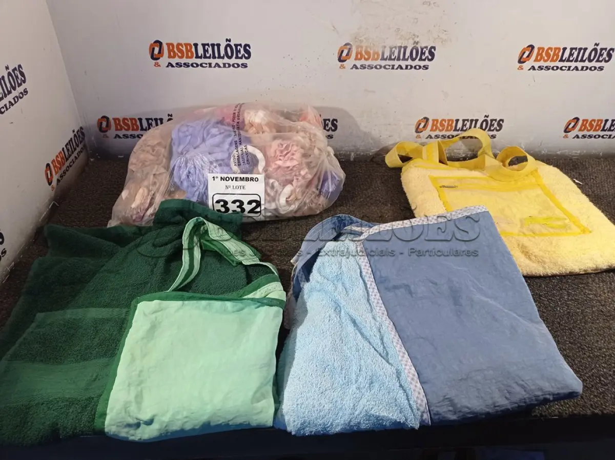 LOTE 332 - 03 BOLSAS TOALHAS E VÁRIOS ELÁSTICOS PARA ALFAIATARIA. (NO ESTADO) ATENÇÃO! FAZER A VISITAÇÃO ANTES DE ARREMATAR, NÃO SABEMOS SE FUNCIONA. LEILÃO NÃO TEM GARANTIA E NEM DEVOLUÇÃO, SUJEITO A POSSÍVEIS AVARIAS VISÍVEIS/OCULTAS E/OU AUSÊNCIA DE COMPONENTES.