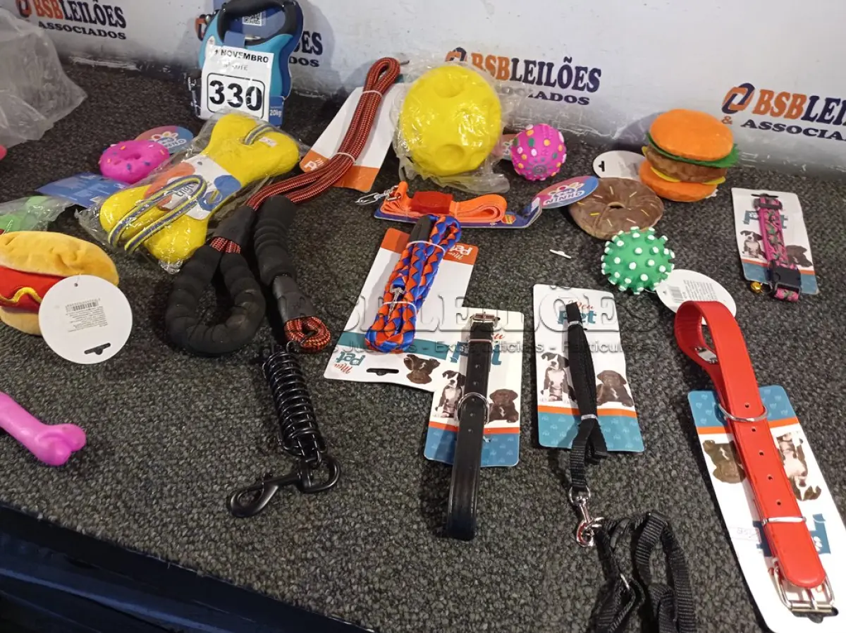 LOTE 330 - 01 KIT DE ACESSÓRIOS PARA PET. (NO ESTADO) ATENÇÃO! FAZER A VISITAÇÃO ANTES DE ARREMATAR, NÃO SABEMOS SE FUNCIONA. LEILÃO NÃO TEM GARANTIA E NEM DEVOLUÇÃO, SUJEITO A POSSÍVEIS AVARIAS VISÍVEIS/OCULTAS E/OU AUSÊNCIA DE COMPONENTES.