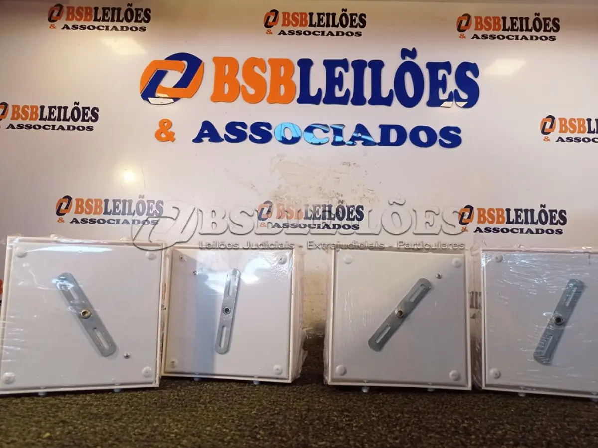 LOTE 093 - 04 LUMINÁRIAS EM ACRÍLICO MARCAS EDIBRAZ. (NO ESTADO) ATENÇÃO! FAZER A VISITAÇÃO ANTES DE ARREMATAR, NÃO SABEMOS SE FUNCIONA. LEILÃO NÃO TEM GARANTIA E NEM DEVOLUÇÃO, SUJEITO A POSSÍVEIS AVARIAS VISÍVEIS/OCULTAS E/OU AUSÊNCIA DE COMPONENTES.