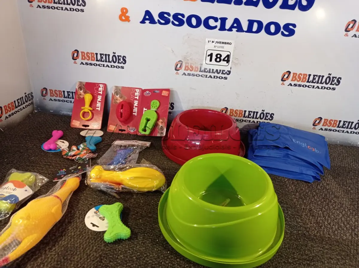 LOTE 184 - 01 KIT DE ACESSÓRIOS PARA PET CONTENDO: TAPETE GELADO GRANDE, FRANGO VINIL “M”, HALTER 04 FUROS, OSSO PATINHA, OSSO PET, CHUPETA PET, PICOLÉ PET, FUTEBOL PET, OSSINHO PINGENTE, SUPER PET, OSSINHO LISO E COMEDOURO 3914. (NO ESTADO) ATENÇÃO! FAZER A VISITAÇÃO ANTES DE ARREMATAR, NÃO SABEMOS SE FUNCIONA. LEILÃO NÃO TEM GARANTIA E NEM DEVOLUÇÃO, SUJEITO A POSSÍVEIS AVARIAS VISÍVEIS/OCULTAS E/OU AUSÊNCIA DE COMPONENTES.
