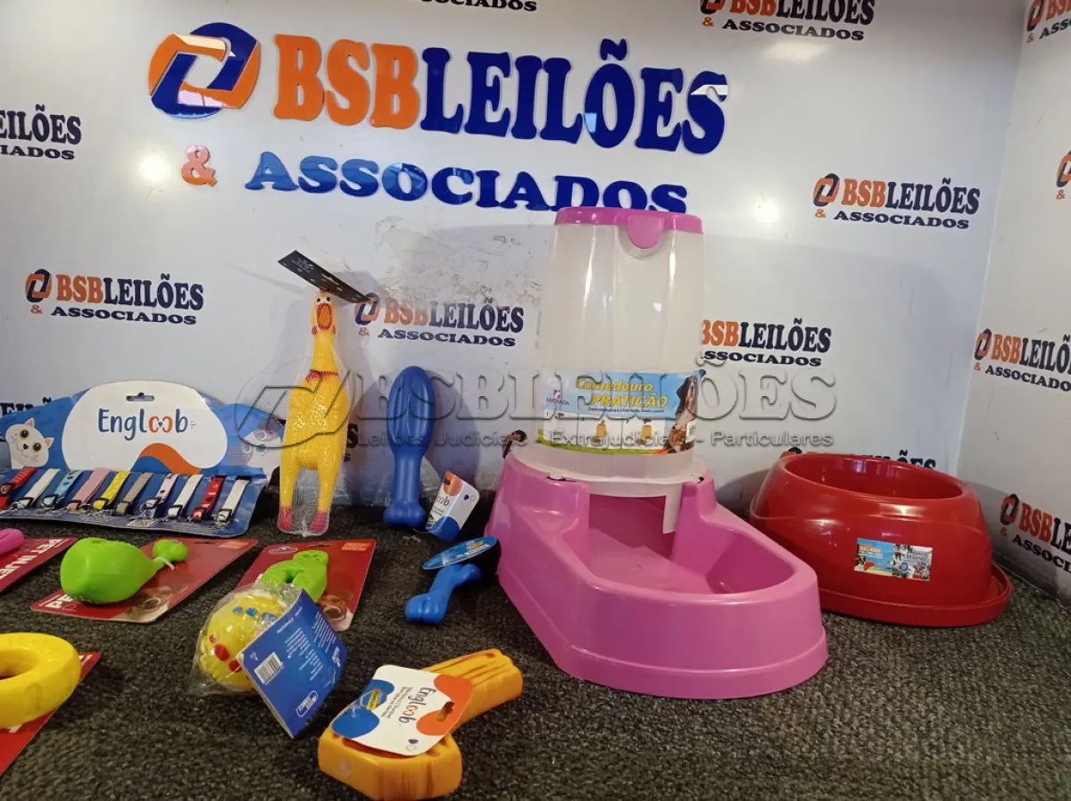 LOTE 239 - 01 KIT DE ACESSÓRIOS PARA PET CONTENDO: PET PLAY GRAVETO, PET PLAY PICOLÉ, PET PLAY COXA DE FRANGO, OSSINHO LISO, BOLA SOL MORDEDOR, DISPLAY BORBOLETA, MORDEDOR FRANGO “M”, BIFE BARULHO, PET PLAY PNEU, COMEDOURO PRÁTICO 6,5L, SUPER PET ENGLOOB E COMEDOURO 3914. (NO ESTADO) ATENÇÃO! FAZER A VISITAÇÃO ANTES DE ARREMATAR, NÃO SABEMOS SE FUNCIONA. LEILÃO NÃO TEM GARANTIA E NEM DEVOLUÇÃO, SUJEITO A POSSÍVEIS AVARIAS VISÍVEIS/OCULTAS E/OU AUSÊNCIA DE COMPONENTES.