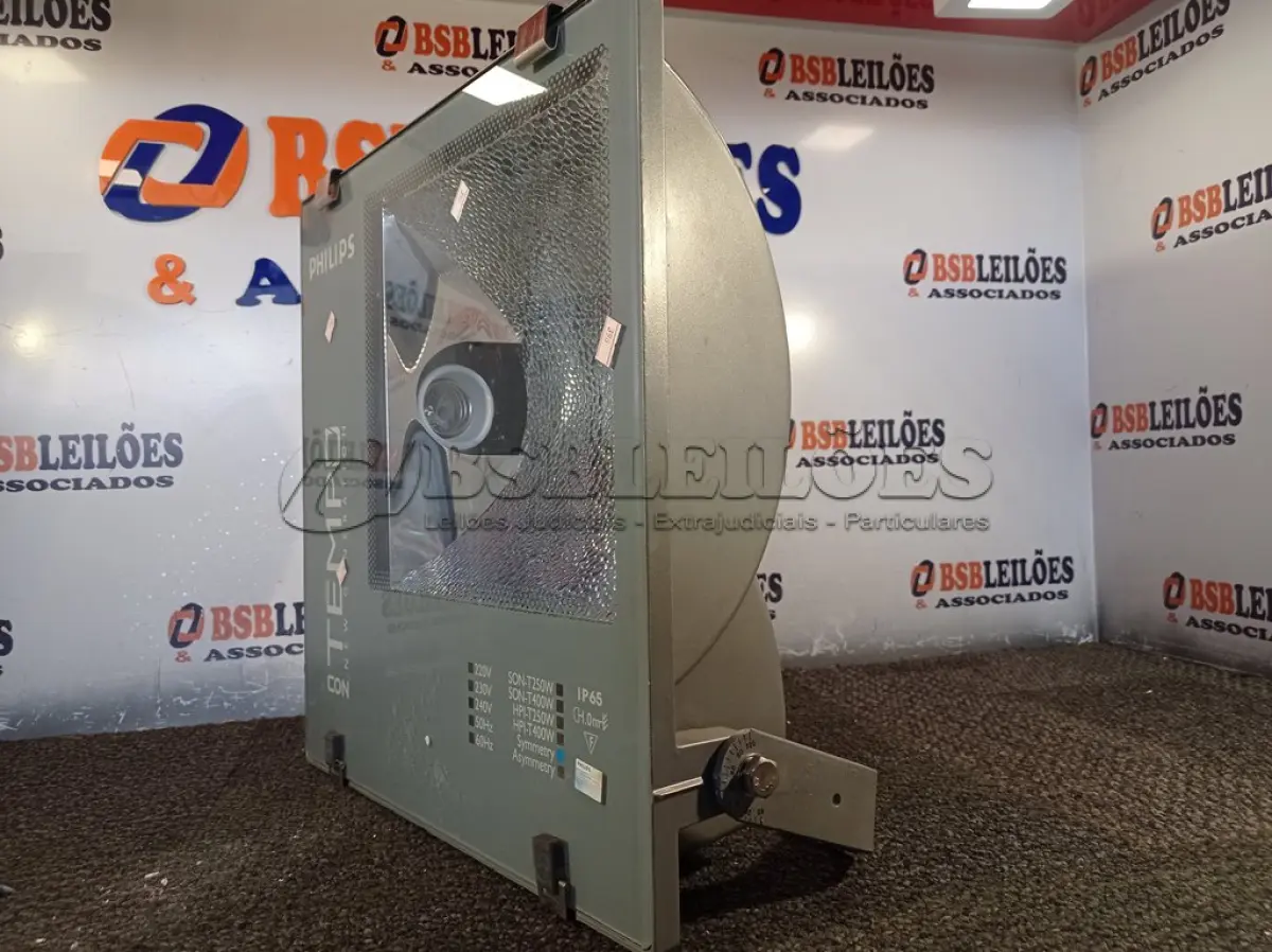 LOTE 212 - 01 PROJETOR SIMÉTRICO PHILIPS 400W. (NO ESTADO) ATENÇÃO! FAZER A VISITAÇÃO ANTES DE ARREMATAR, NÃO SABEMOS SE FUNCIONA. LEILÃO NÃO TEM GARANTIA E NEM DEVOLUÇÃO, SUJEITO A POSSÍVEIS AVARIAS VISÍVEIS/OCULTAS E/OU AUSÊNCIA DE COMPONENTES.