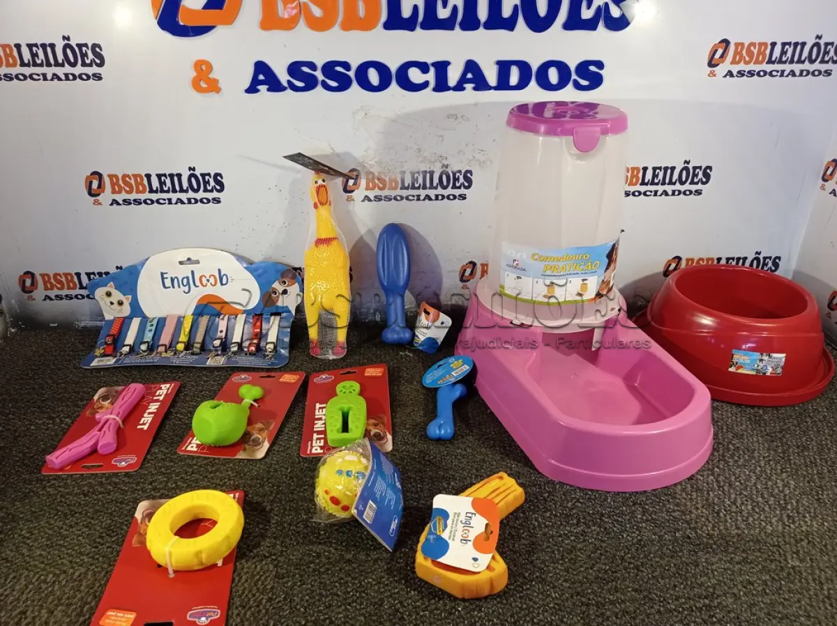 LOTE 239 - 01 KIT DE ACESSÓRIOS PARA PET CONTENDO: PET PLAY GRAVETO, PET PLAY PICOLÉ, PET PLAY COXA DE FRANGO, OSSINHO LISO, BOLA SOL MORDEDOR, DISPLAY BORBOLETA, MORDEDOR FRANGO “M”, BIFE BARULHO, PET PLAY PNEU, COMEDOURO PRÁTICO 6,5L, SUPER PET ENGLOOB E COMEDOURO 3914. (NO ESTADO) ATENÇÃO! FAZER A VISITAÇÃO ANTES DE ARREMATAR, NÃO SABEMOS SE FUNCIONA. LEILÃO NÃO TEM GARANTIA E NEM DEVOLUÇÃO, SUJEITO A POSSÍVEIS AVARIAS VISÍVEIS/OCULTAS E/OU AUSÊNCIA DE COMPONENTES.