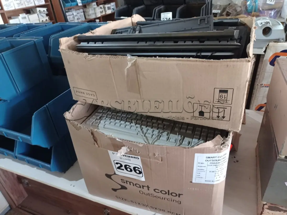 LOTE 266 - 01 LOTE COM GRANDE QUANTIDADE DE TECLADOS PARA PC MARCAS E MODELOS DIVERSOS. (NO ESTADO) ATENÇÃO! FAZER A VISITAÇÃO ANTES DE ARREMATAR, NÃO SABEMOS SE FUNCIONA. LEILÃO NÃO TEM GARANTIA E NEM DEVOLUÇÃO, SUJEITO A POSSÍVEIS AVARIAS VISÍVEIS/OCULTAS E/OU AUSÊNCIA DE COMPONENTES.