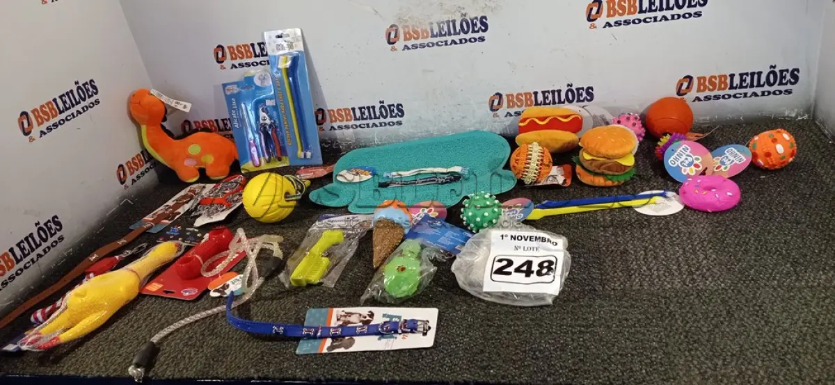 LOTE 248 - 03 KIT’S DE ACESSÓRIOS PARA PET. (NO ESTADO) ATENÇÃO! FAZER A VISITAÇÃO ANTES DE ARREMATAR, NÃO SABEMOS SE FUNCIONA. LEILÃO NÃO TEM GARANTIA E NEM DEVOLUÇÃO, SUJEITO A POSSÍVEIS AVARIAS VISÍVEIS/OCULTAS E/OU AUSÊNCIA DE COMPONENTES.