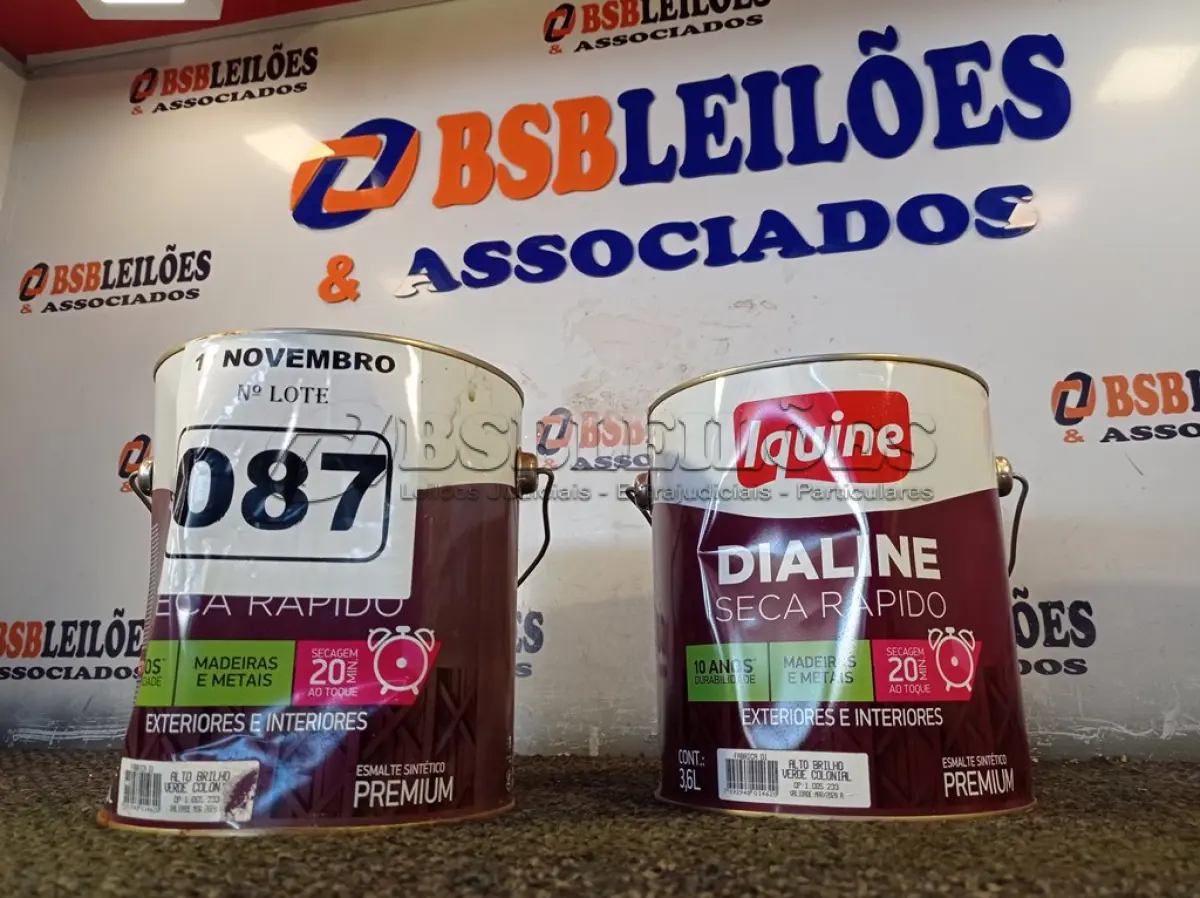 LOTE 087 - 02 GALÕES DE ESMALTE SINTÉTICO IQUINE DIALINE 3,6L NAS CORES ALTO BRILHO VERDE COLONIAL. (NO ESTADO) ATENÇÃO! FAZER A VISITAÇÃO ANTES DE ARREMATAR, NÃO SABEMOS SE FUNCIONA. LEILÃO NÃO TEM GARANTIA E NEM DEVOLUÇÃO, SUJEITO A POSSÍVEIS AVARIAS VISÍVEIS/OCULTAS E/OU AUSÊNCIA DE COMPONENTES.