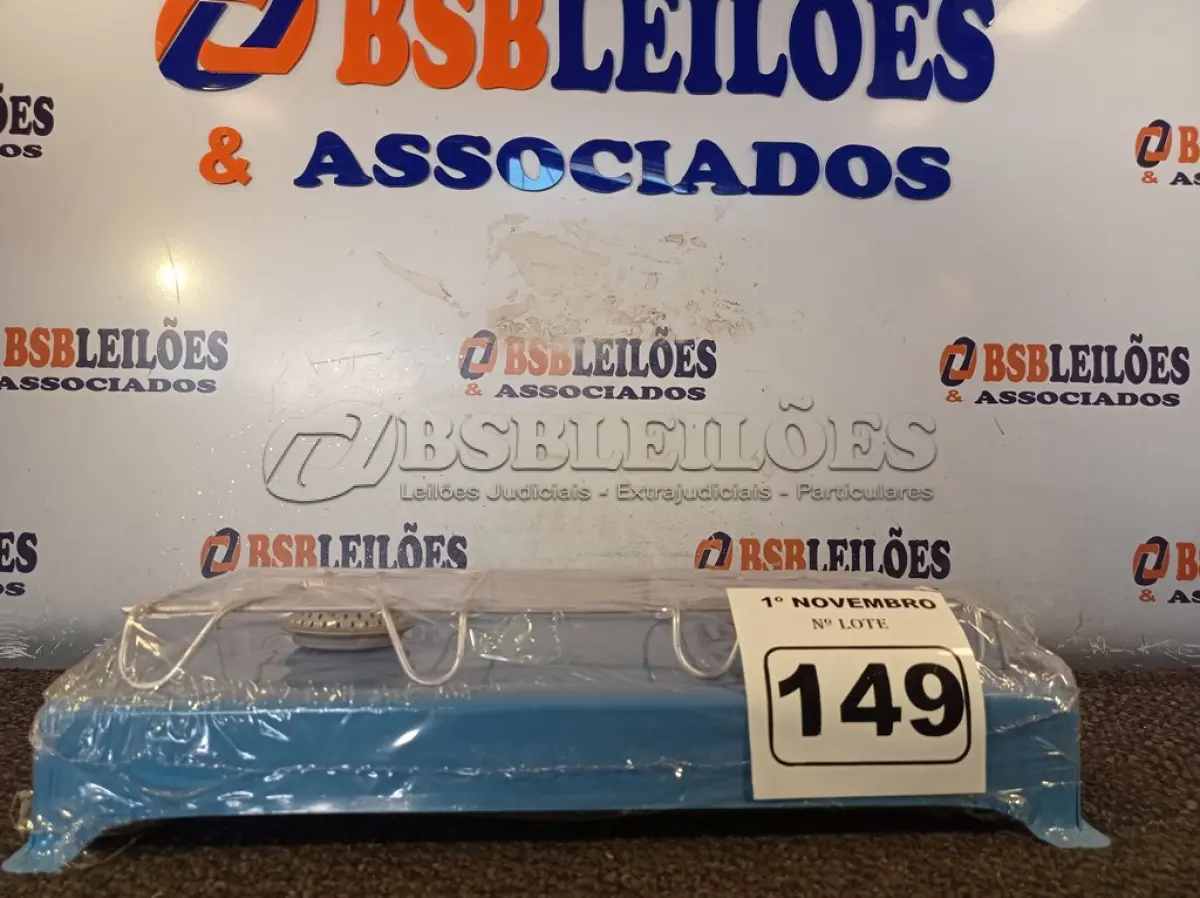 LOTE 149 - 01 FOGÃO A GÁS 02 BOCAS CAMPING/PESCA. (NO ESTADO) ATENÇÃO! FAZER A VISITAÇÃO ANTES DE ARREMATAR, NÃO SABEMOS SE FUNCIONA. LEILÃO NÃO TEM GARANTIA E NEM DEVOLUÇÃO, SUJEITO A POSSÍVEIS AVARIAS VISÍVEIS/OCULTAS E/OU AUSÊNCIA DE COMPONENTES.