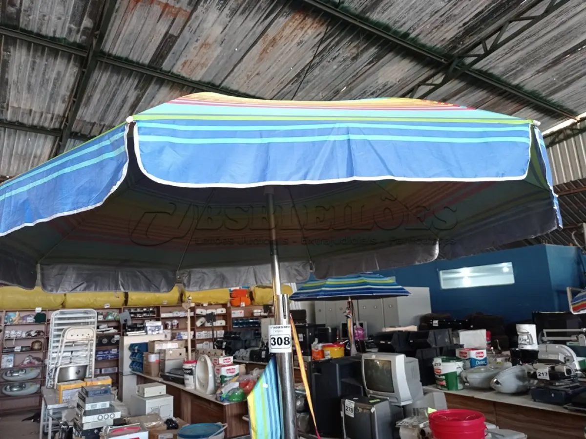 LOTE 308 - 01 GUARDA SOL. (NO ESTADO) ATENÇÃO! FAZER A VISITAÇÃO ANTES DE ARREMATAR, NÃO SABEMOS SE FUNCIONA. LEILÃO NÃO TEM GARANTIA E NEM DEVOLUÇÃO, SUJEITO A POSSÍVEIS AVARIAS VISÍVEIS/OCULTAS E/OU AUSÊNCIA DE COMPONENTES.