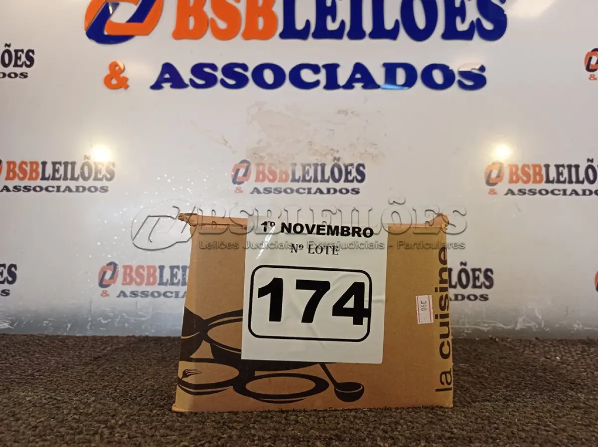 LOTE 174 - 01 CILINDRO PARA MASSA 150MM COM CORTADOR. (NO ESTADO) ATENÇÃO! FAZER A VISITAÇÃO ANTES DE ARREMATAR, NÃO SABEMOS SE FUNCIONA. LEILÃO NÃO TEM GARANTIA E NEM DEVOLUÇÃO, SUJEITO A POSSÍVEIS AVARIAS VISÍVEIS/OCULTAS E/OU AUSÊNCIA DE COMPONENTES.