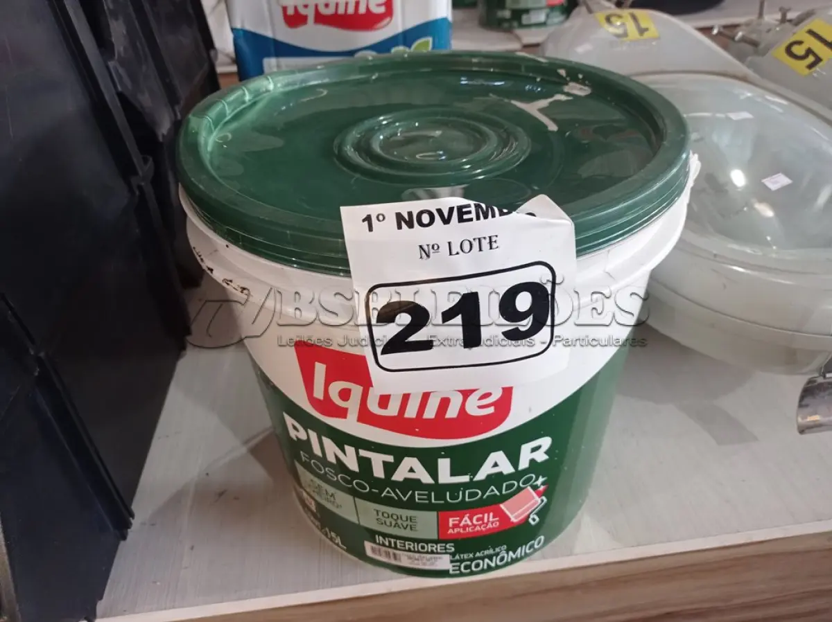 LOTE 219 - 01 BALDE DE TINTA IQUINE PINTALAR FOSCO AVELUDADO INTERIORES NA COR BRANCO GELO 15L. (NO ESTADO) ATENÇÃO! FAZER A VISITAÇÃO ANTES DE ARREMATAR, NÃO SABEMOS SE FUNCIONA. LEILÃO NÃO TEM GARANTIA E NEM DEVOLUÇÃO, SUJEITO A POSSÍVEIS AVARIAS VISÍVEIS/OCULTAS E/OU AUSÊNCIA DE COMPONENTES.
