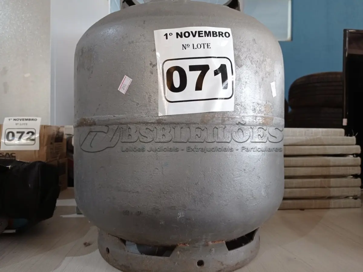 LOTE 071 - 01 BOTIJÃO DE GÁS P13 “VAZIO”. (NO ESTADO) ATENÇÃO! FAZER A VISITAÇÃO ANTES DE ARREMATAR, NÃO SABEMOS SE FUNCIONA. LEILÃO NÃO TEM GARANTIA E NEM DEVOLUÇÃO, SUJEITO A POSSÍVEIS AVARIAS VISÍVEIS/OCULTAS E/OU AUSÊNCIA DE COMPONENTES.