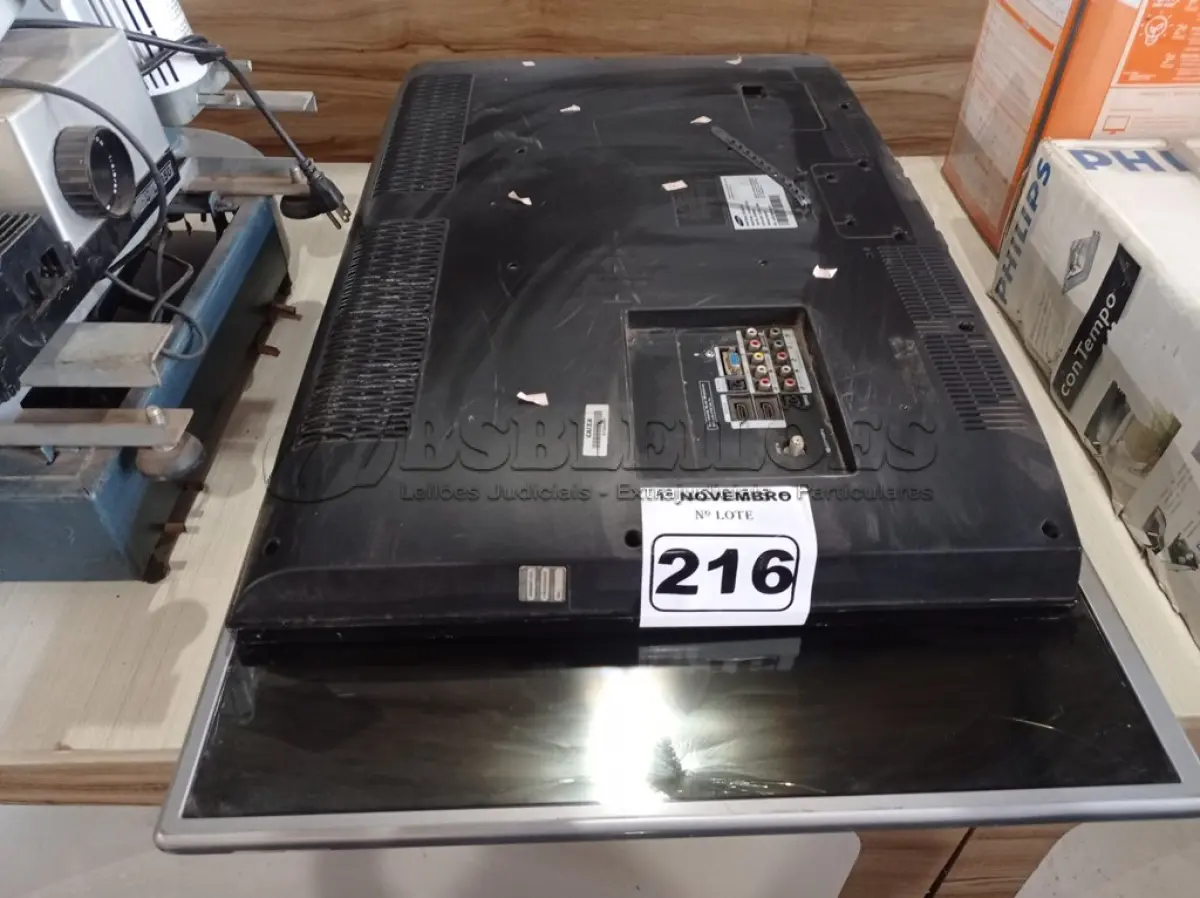 LOTE 216 - 02 TV’S MARCAS E MODELOS DIVERSOS PARA RETIRADA DE PEÇAS. (NO ESTADO) ATENÇÃO! FAZER A VISITAÇÃO ANTES DE ARREMATAR, NÃO SABEMOS SE FUNCIONA. LEILÃO NÃO TEM GARANTIA E NEM DEVOLUÇÃO, SUJEITO A POSSÍVEIS AVARIAS VISÍVEIS/OCULTAS E/OU AUSÊNCIA DE COMPONENTES.