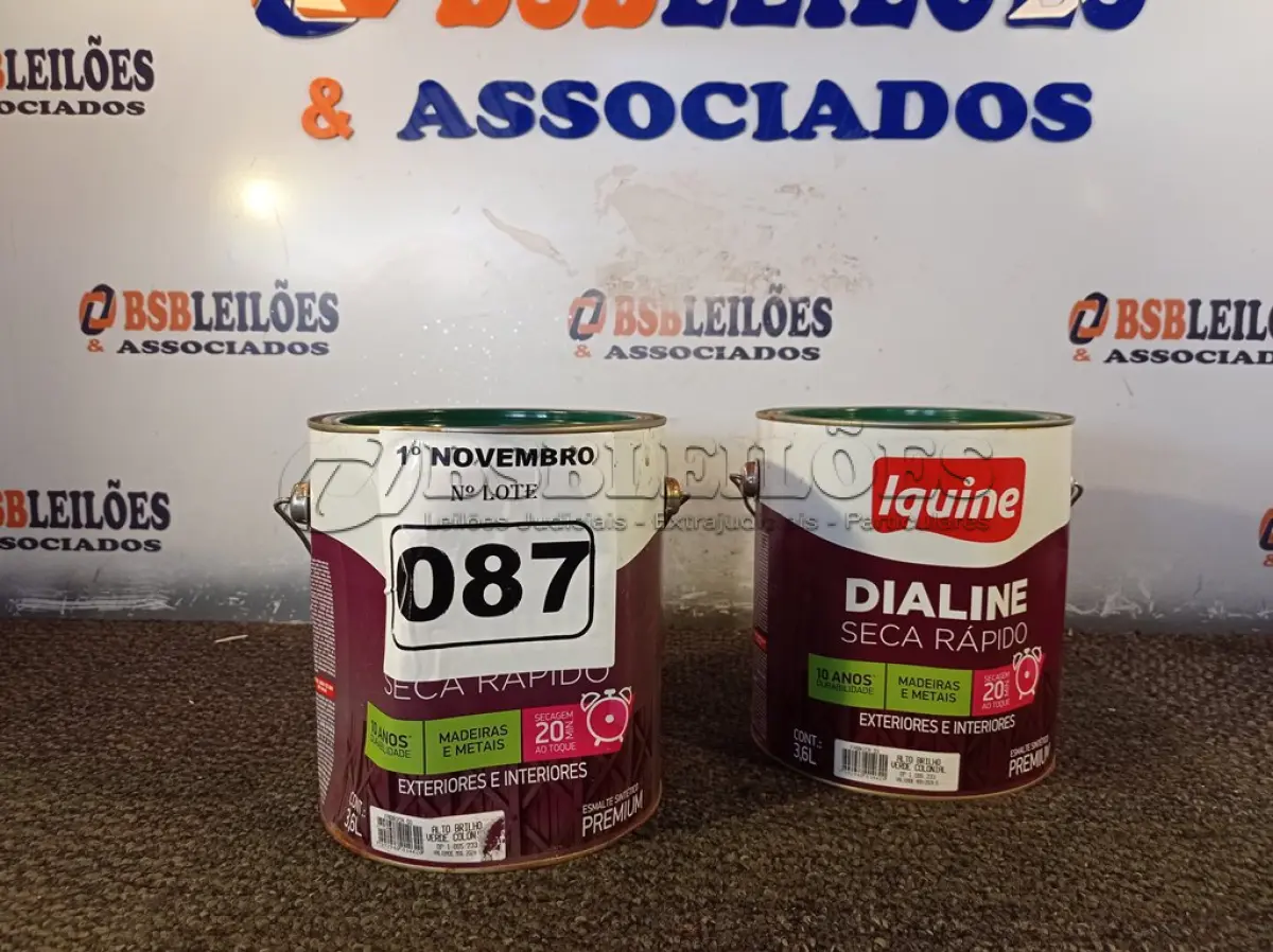 LOTE 087 - 02 GALÕES DE ESMALTE SINTÉTICO IQUINE DIALINE 3,6L NAS CORES ALTO BRILHO VERDE COLONIAL. (NO ESTADO) ATENÇÃO! FAZER A VISITAÇÃO ANTES DE ARREMATAR, NÃO SABEMOS SE FUNCIONA. LEILÃO NÃO TEM GARANTIA E NEM DEVOLUÇÃO, SUJEITO A POSSÍVEIS AVARIAS VISÍVEIS/OCULTAS E/OU AUSÊNCIA DE COMPONENTES.