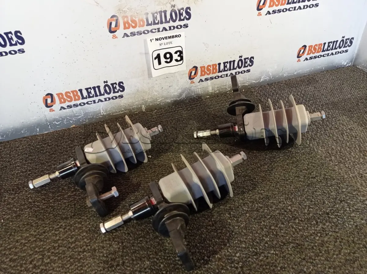 LOTE 193 - 03 PARA-RAIOS DE VÁLVULA POLIMÉRICO 15KV. (NO ESTADO) ATENÇÃO! FAZER A VISITAÇÃO ANTES DE ARREMATAR, NÃO SABEMOS SE FUNCIONA. LEILÃO NÃO TEM GARANTIA E NEM DEVOLUÇÃO, SUJEITO A POSSÍVEIS AVARIAS VISÍVEIS/OCULTAS E/OU AUSÊNCIA DE COMPONENTES.