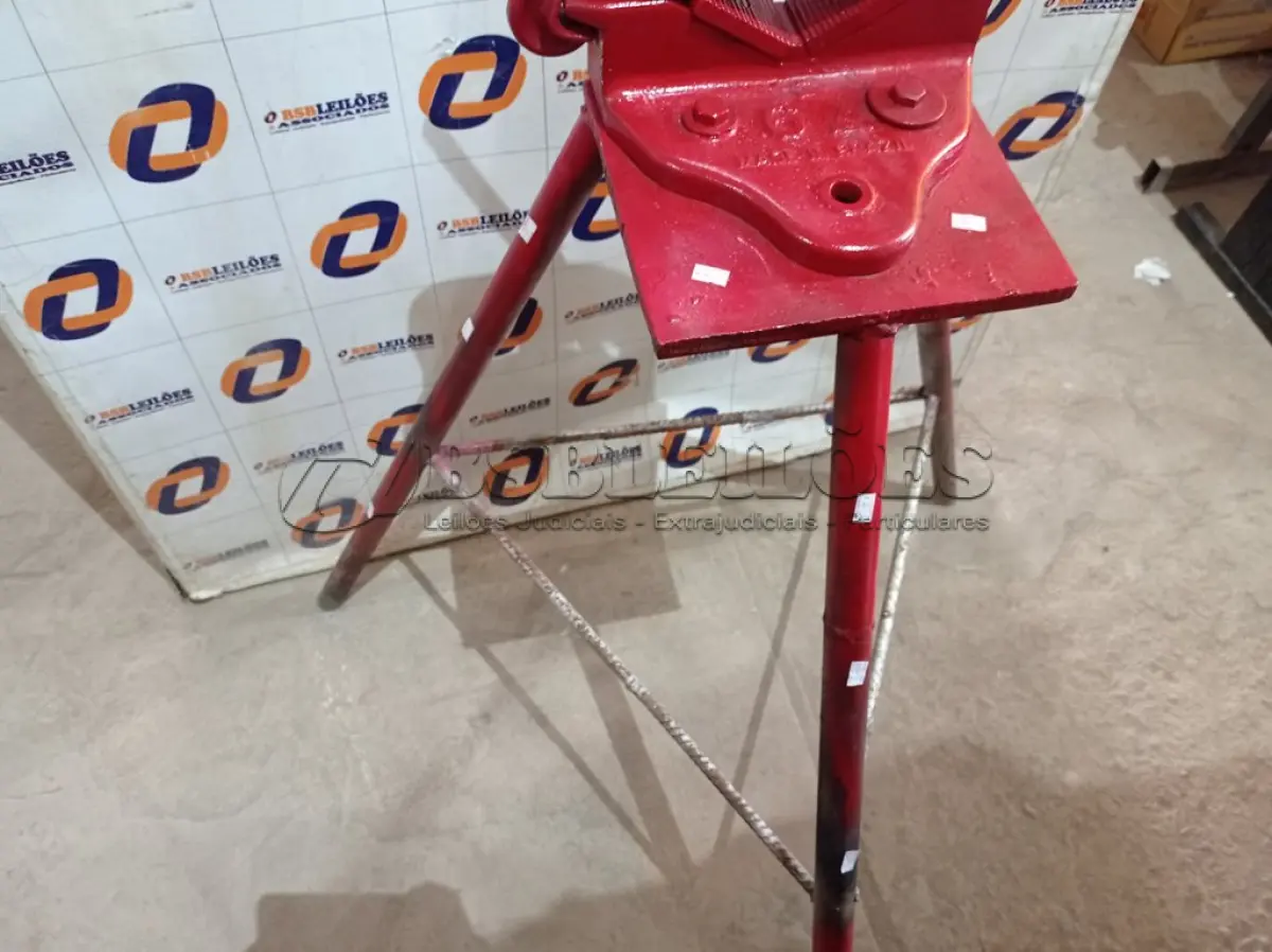LOTE 323 - 01 MORSA PARA TRAVAMENTO DE TUBOS. (NO ESTADO) ATENÇÃO! FAZER A VISITAÇÃO ANTES DE ARREMATAR, NÃO SABEMOS SE FUNCIONA. LEILÃO NÃO TEM GARANTIA E NEM DEVOLUÇÃO, SUJEITO A POSSÍVEIS AVARIAS VISÍVEIS/OCULTAS E/OU AUSÊNCIA DE COMPONENTES.