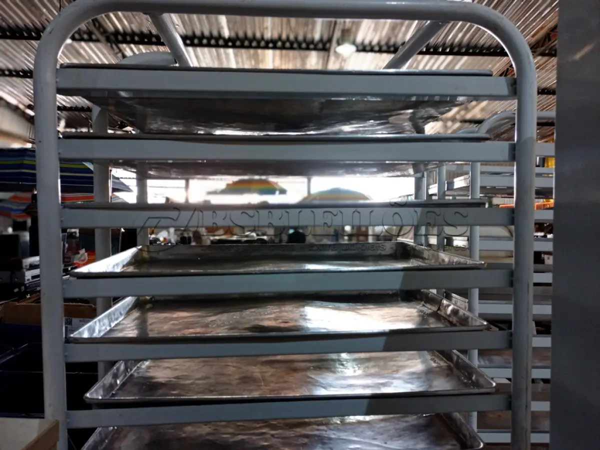 LOTE 321 - 01 ESQUELETO PARA PÃES COM BANDEJAS EM ALUMINIO. (NO ESTADO) ATENÇÃO! FAZER A VISITAÇÃO ANTES DE ARREMATAR, NÃO SABEMOS SE FUNCIONA. LEILÃO NÃO TEM GARANTIA E NEM DEVOLUÇÃO, SUJEITO A POSSÍVEIS AVARIAS VISÍVEIS/OCULTAS E/OU AUSÊNCIA DE COMPONENTES.