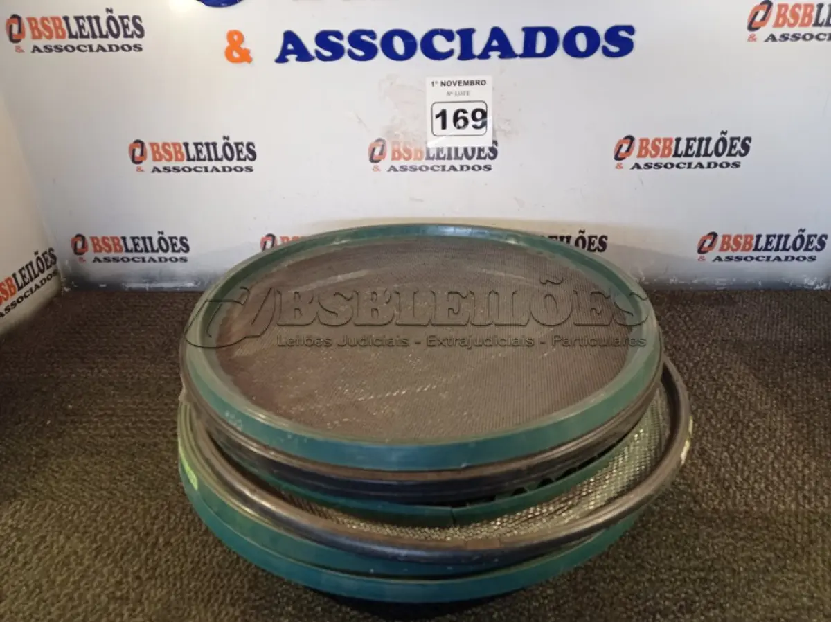 LOTE 169 - 05 PENEIRAS MARCAS E MODELOS DIVERSOS. (NO ESTADO) ATENÇÃO! FAZER A VISITAÇÃO ANTES DE ARREMATAR, NÃO SABEMOS SE FUNCIONA. LEILÃO NÃO TEM GARANTIA E NEM DEVOLUÇÃO, SUJEITO A POSSÍVEIS AVARIAS VISÍVEIS/OCULTAS E/OU AUSÊNCIA DE COMPONENTES.