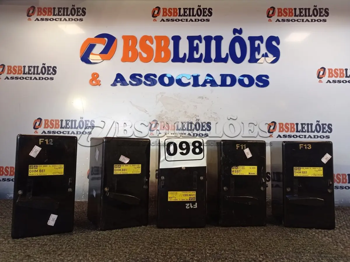 LOTE 098 - 05 CHAVES SECCIONADORAS. (NO ESTADO) ATENÇÃO! FAZER A VISITAÇÃO ANTES DE ARREMATAR, NÃO SABEMOS SE FUNCIONA. LEILÃO NÃO TEM GARANTIA E NEM DEVOLUÇÃO, SUJEITO A POSSÍVEIS AVARIAS VISÍVEIS/OCULTAS E/OU AUSÊNCIA DE COMPONENTES.