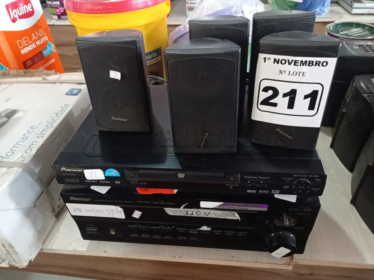 LOTE 211 - 01 DVD, 01 RECEIVER MARCAS PIONEER E 05 CAIXINHAS DE SOM. (NO ESTADO) ATENÇÃO! FAZER A VISITAÇÃO ANTES DE ARREMATAR, NÃO SABEMOS SE FUNCIONA. LEILÃO NÃO TEM GARANTIA E NEM DEVOLUÇÃO, SUJEITO A POSSÍVEIS AVARIAS VISÍVEIS/OCULTAS E/OU AUSÊNCIA DE COMPONENTES.