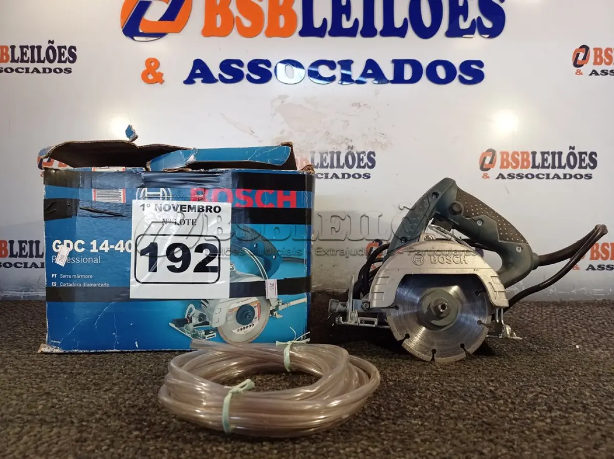 LOTE 192 - 01 SERRA MÁRMORE MARCA BOSCH 1450W. (NO ESTADO) ATENÇÃO! FAZER A VISITAÇÃO ANTES DE ARREMATAR, NÃO SABEMOS SE FUNCIONA. LEILÃO NÃO TEM GARANTIA E NEM DEVOLUÇÃO, SUJEITO A POSSÍVEIS AVARIAS VISÍVEIS/OCULTAS E/OU AUSÊNCIA DE COMPONENTES.