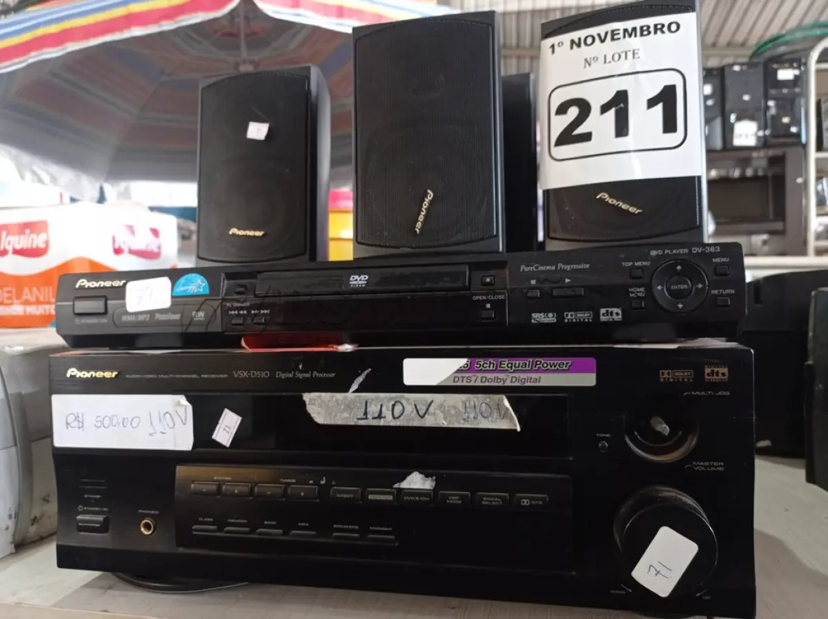 LOTE 211 - 01 DVD, 01 RECEIVER MARCAS PIONEER E 05 CAIXINHAS DE SOM. (NO ESTADO) ATENÇÃO! FAZER A VISITAÇÃO ANTES DE ARREMATAR, NÃO SABEMOS SE FUNCIONA. LEILÃO NÃO TEM GARANTIA E NEM DEVOLUÇÃO, SUJEITO A POSSÍVEIS AVARIAS VISÍVEIS/OCULTAS E/OU AUSÊNCIA DE COMPONENTES.