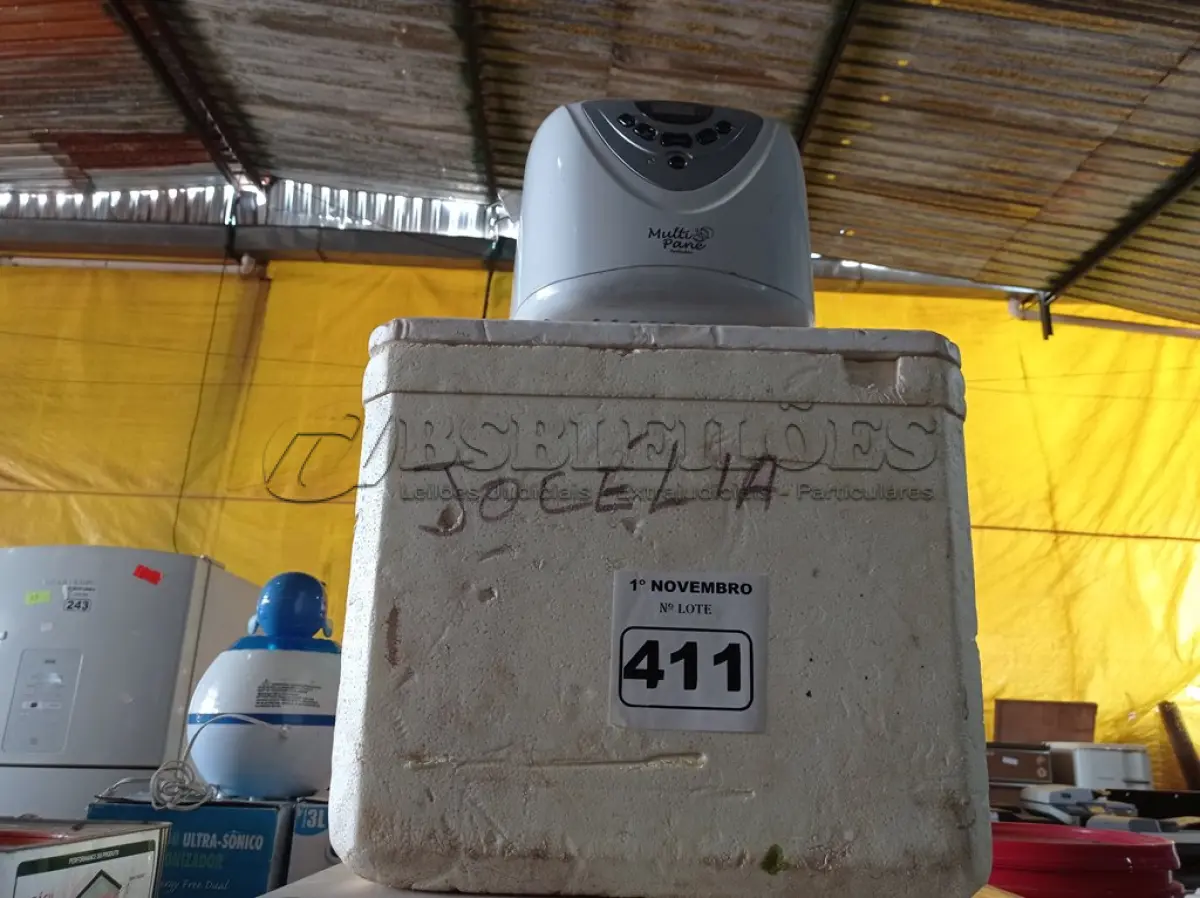 LOTE 411 - 01 MULTIPANE, 01 CAIXA DE ISOPOR E 01 MICRO-ONDAS. (NO ESTADO) ATENÇÃO! FAZER A VISITAÇÃO ANTES DE ARREMATAR, NÃO SABEMOS SE FUNCIONA. LEILÃO NÃO TEM GARANTIA E NEM DEVOLUÇÃO, SUJEITO A POSSÍVEIS AVARIAS VISÍVEIS/OCULTAS E/OU AUSÊNCIA DE COMPONENTES.