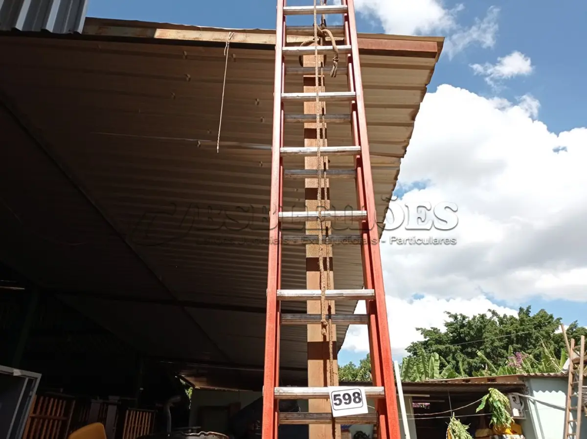 LOTE 598 - 01 ESCADA EM FIBRA DE VIDRO 7,8M. (NO ESTADO) ATENÇÃO! FAZER A VISITAÇÃO ANTES DE ARREMATAR, NÃO SABEMOS SE FUNCIONA. LEILÃO NÃO TEM GARANTIA E NEM DEVOLUÇÃO, SUJEITO A POSSÍVEIS AVARIAS VISÍVEIS/OCULTAS E/OU AUSÊNCIA DE COMPONENTES.