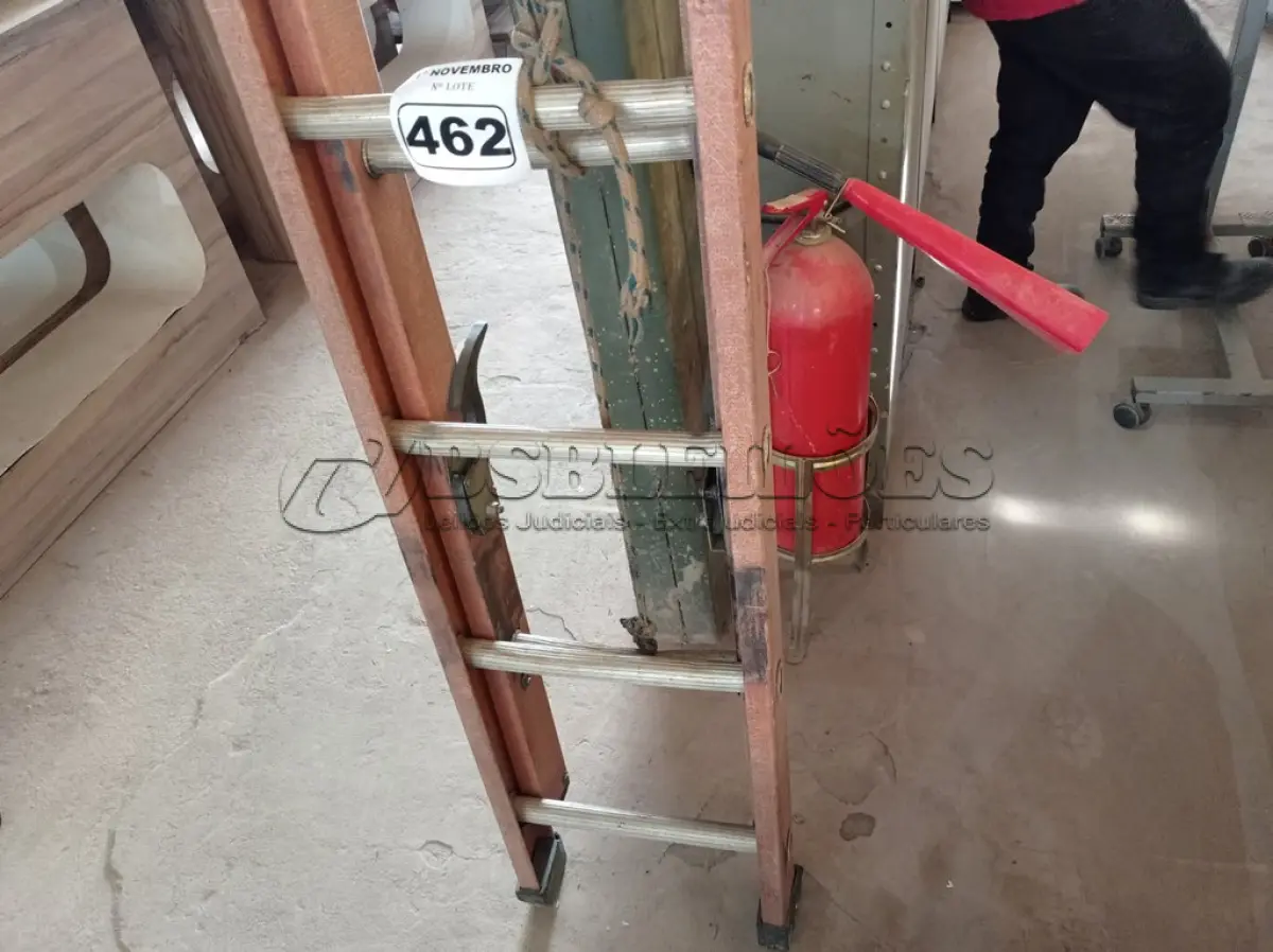 LOTE 462 - 01 ESCADA EM FIBRA DE VIDRO 7,8M. (NO ESTADO) ATENÇÃO! FAZER A VISITAÇÃO ANTES DE ARREMATAR, NÃO SABEMOS SE FUNCIONA. LEILÃO NÃO TEM GARANTIA E NEM DEVOLUÇÃO, SUJEITO A POSSÍVEIS AVARIAS VISÍVEIS/OCULTAS E/OU AUSÊNCIA DE COMPONENTES.