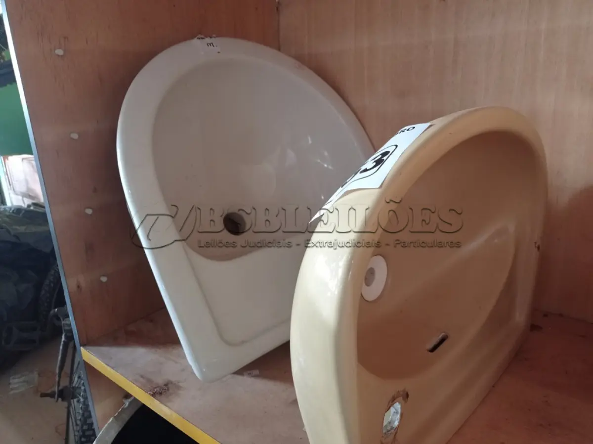 LOTE 553 - 02 CUBAS PARA LAVATÓRIO. (NO ESTADO) ATENÇÃO! FAZER A VISITAÇÃO ANTES DE ARREMATAR, NÃO SABEMOS SE FUNCIONA. LEILÃO NÃO TEM GARANTIA E NEM DEVOLUÇÃO, SUJEITO A POSSÍVEIS AVARIAS VISÍVEIS/OCULTAS E/OU AUSÊNCIA DE COMPONENTES.