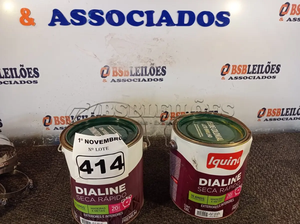 LOTE 414 - 02 GALÕES DE ESMALTE SINTÉTICO IQUINE DIALINE 3,6L NAS CORES ALTO BRILHO VERDE COLONIAL. (NO ESTADO) ATENÇÃO! FAZER A VISITAÇÃO ANTES DE ARREMATAR, NÃO SABEMOS SE FUNCIONA. LEILÃO NÃO TEM GARANTIA E NEM DEVOLUÇÃO, SUJEITO A POSSÍVEIS AVARIAS VISÍVEIS/OCULTAS E/OU AUSÊNCIA DE COMPONENTES.