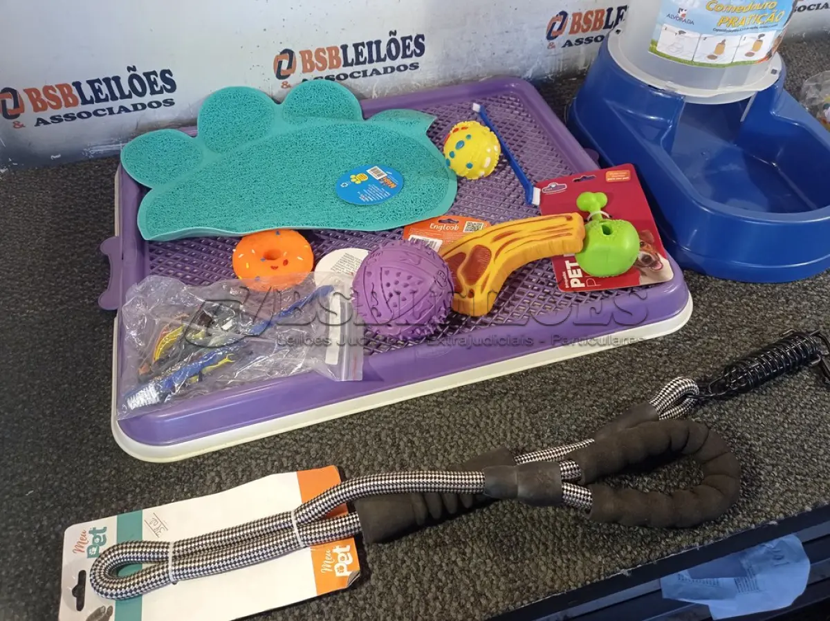 LOTE 402 - 01 KIT DE ACESSÓRIOS PARA PET. (NO ESTADO) ATENÇÃO! FAZER A VISITAÇÃO ANTES DE ARREMATAR, NÃO SABEMOS SE FUNCIONA. LEILÃO NÃO TEM GARANTIA E NEM DEVOLUÇÃO, SUJEITO A POSSÍVEIS AVARIAS VISÍVEIS/OCULTAS E/OU AUSÊNCIA DE COMPONENTES.