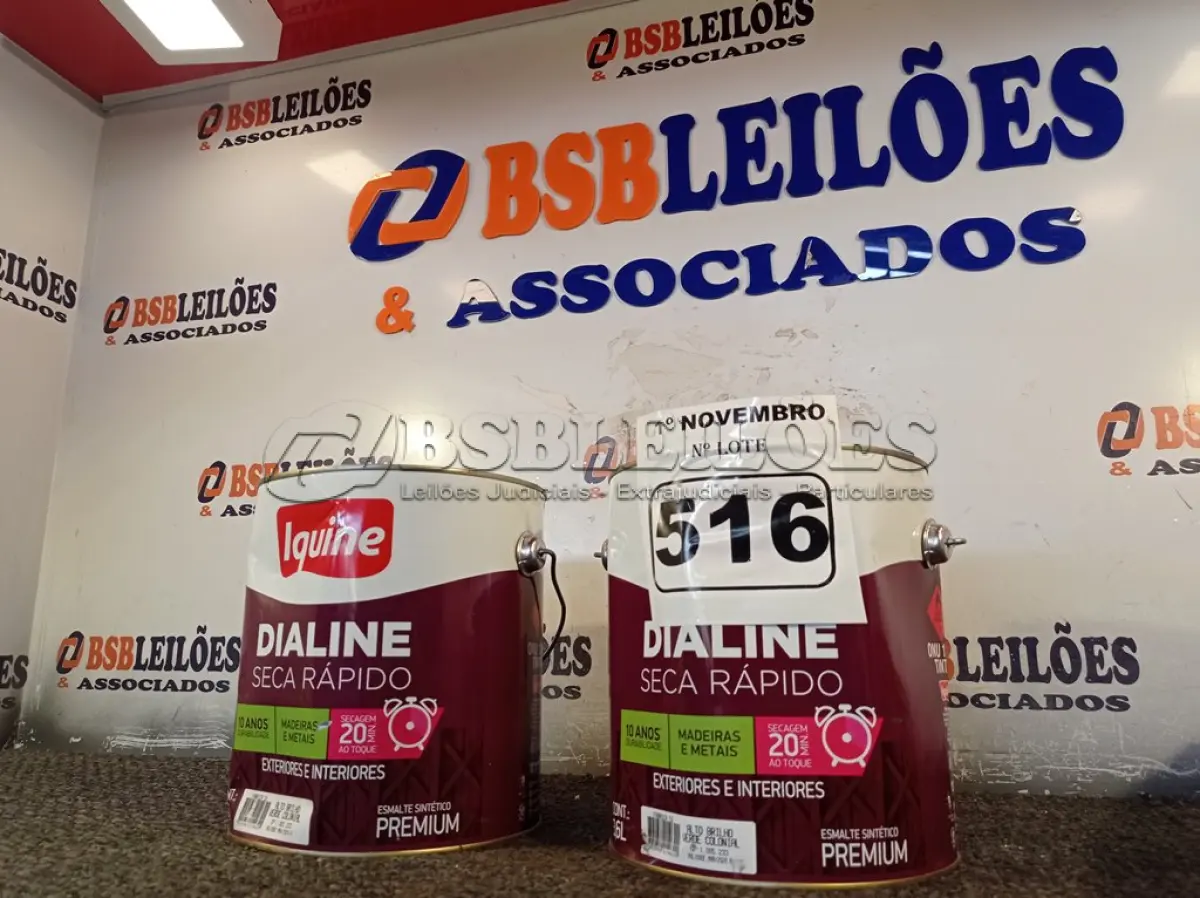LOTE 516 - 02 GALÕES DE ESMALTE SINTÉTICO IQUINE DIALINE 3,6L NAS CORES ALTO BRILHO VERDE COLONIAL. (NO ESTADO) ATENÇÃO! FAZER A VISITAÇÃO ANTES DE ARREMATAR, NÃO SABEMOS SE FUNCIONA. LEILÃO NÃO TEM GARANTIA E NEM DEVOLUÇÃO, SUJEITO A POSSÍVEIS AVARIAS VISÍVEIS/OCULTAS E/OU AUSÊNCIA DE COMPONENTES.