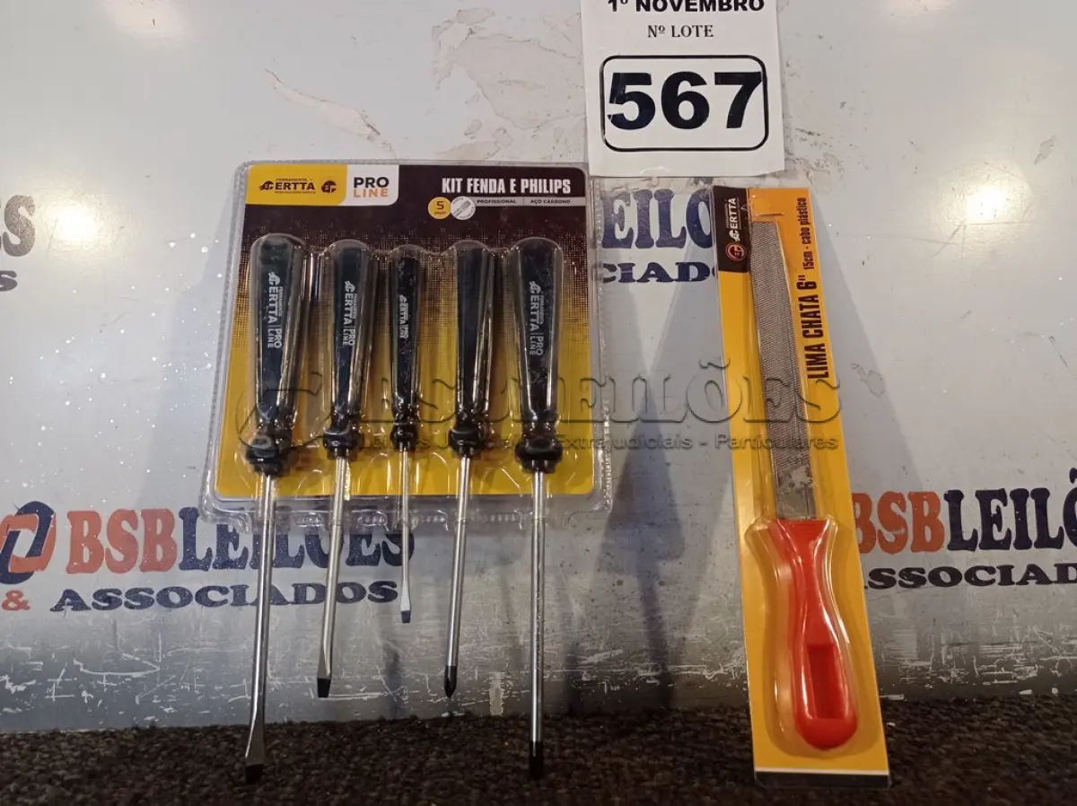 LOTE 567 - 01 KIT DE CHAVES FENDA/PHILIPS E 01 LIMA. (NO ESTADO) ATENÇÃO! FAZER A VISITAÇÃO ANTES DE ARREMATAR, NÃO SABEMOS SE FUNCIONA. LEILÃO NÃO TEM GARANTIA E NEM DEVOLUÇÃO, SUJEITO A POSSÍVEIS AVARIAS VISÍVEIS/OCULTAS E/OU AUSÊNCIA DE COMPONENTES.