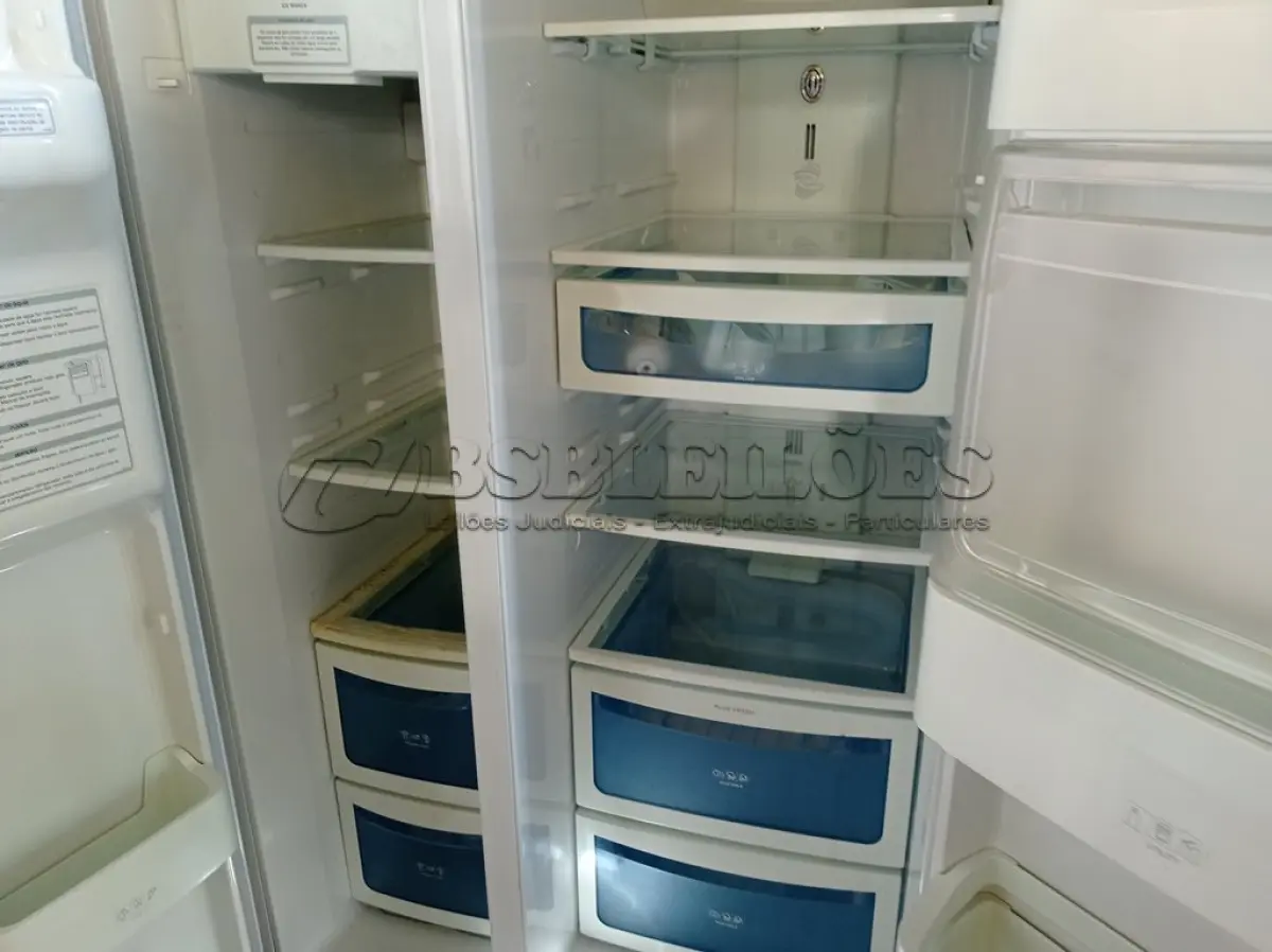 LOTE 488 - 01 GELADEIRA MARCA BRASTEMP 127V. (NO ESTADO) ATENÇÃO! FAZER A VISITAÇÃO ANTES DE ARREMATAR, NÃO SABEMOS SE FUNCIONA. LEILÃO NÃO TEM GARANTIA E NEM DEVOLUÇÃO, SUJEITO A POSSÍVEIS AVARIAS VISÍVEIS/OCULTAS E/OU AUSÊNCIA DE COMPONENTES.
