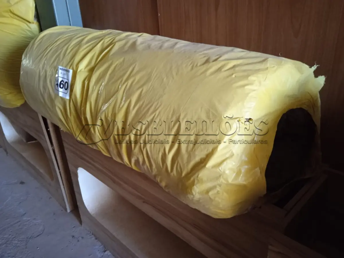 LOTE 460 - 01 ROLO DE LÃ DE VIDRO. (NO ESTADO) ATENÇÃO! FAZER A VISITAÇÃO ANTES DE ARREMATAR, NÃO SABEMOS SE FUNCIONA. LEILÃO NÃO TEM GARANTIA E NEM DEVOLUÇÃO, SUJEITO A POSSÍVEIS AVARIAS VISÍVEIS/OCULTAS E/OU AUSÊNCIA DE COMPONENTES.