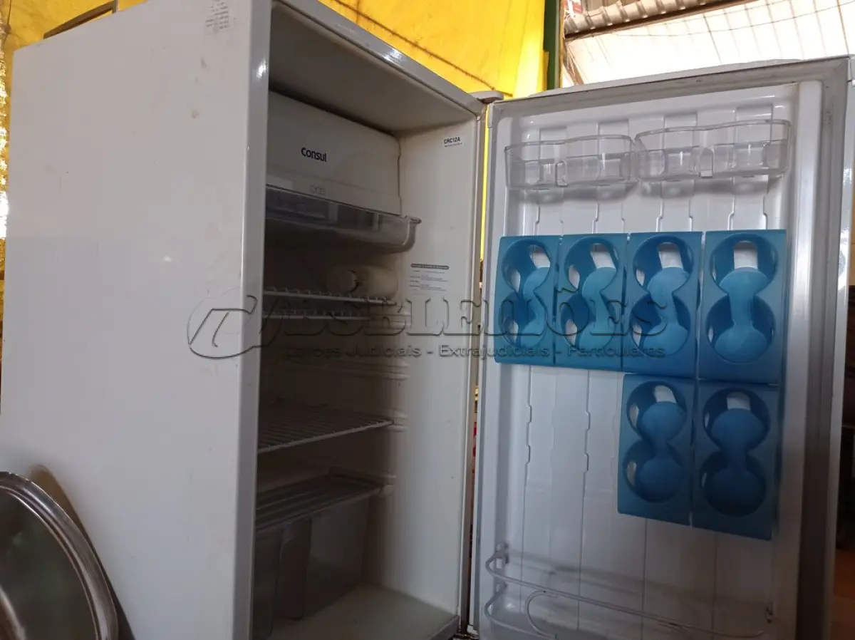 LOTE 530 - 01 FRIGOBAR MARCA CÔNSUL 220V. (NO ESTADO) ATENÇÃO! FAZER A VISITAÇÃO ANTES DE ARREMATAR, NÃO SABEMOS SE FUNCIONA. LEILÃO NÃO TEM GARANTIA E NEM DEVOLUÇÃO, SUJEITO A POSSÍVEIS AVARIAS VISÍVEIS/OCULTAS E/OU AUSÊNCIA DE COMPONENTES.