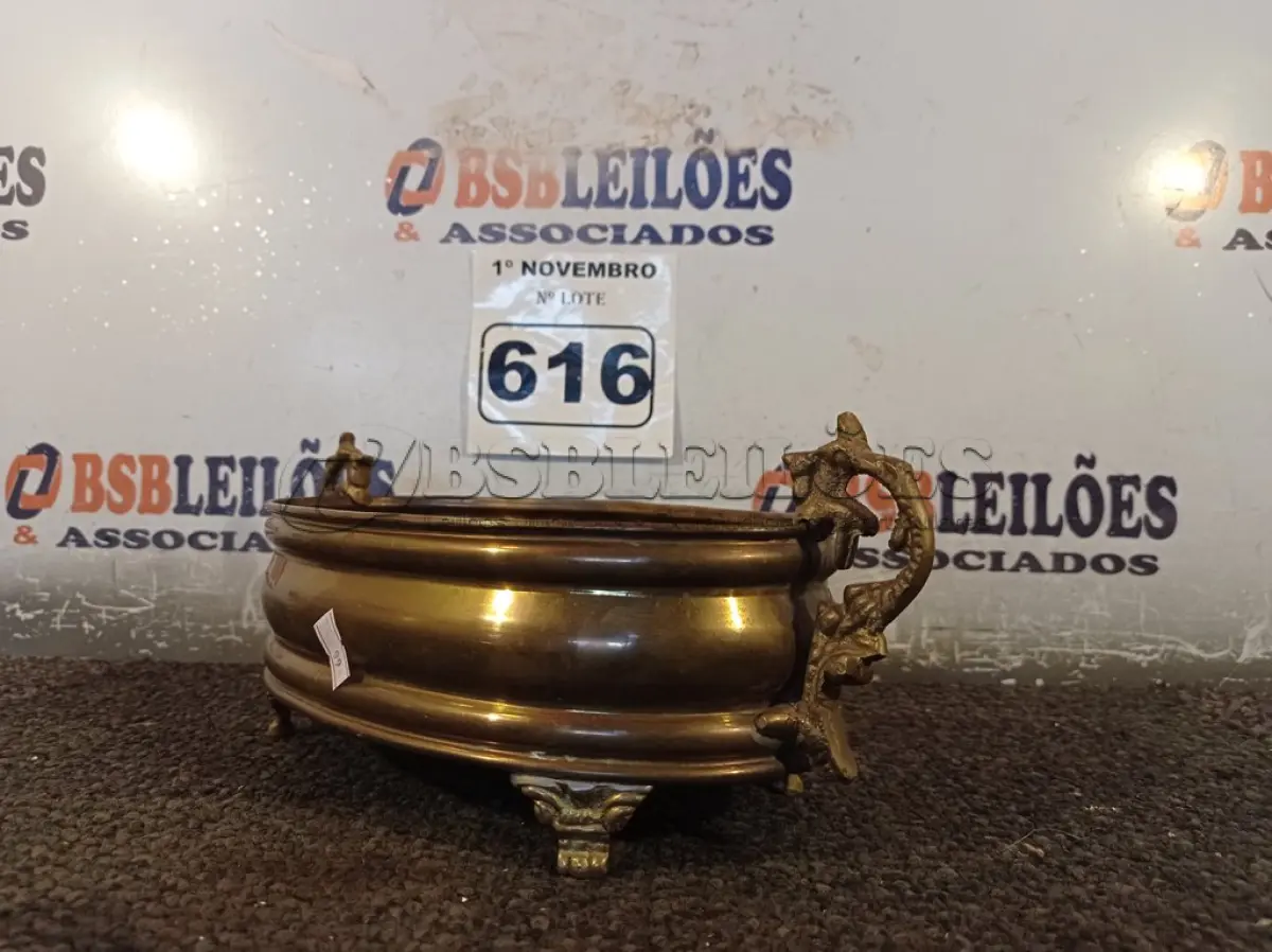 LOTE 616 - 01 BANDEJA EM METAL. (NO ESTADO) ATENÇÃO! FAZER A VISITAÇÃO ANTES DE ARREMATAR, NÃO SABEMOS SE FUNCIONA. LEILÃO NÃO TEM GARANTIA E NEM DEVOLUÇÃO, SUJEITO A POSSÍVEIS AVARIAS VISÍVEIS/OCULTAS E/OU AUSÊNCIA DE COMPONENTES.