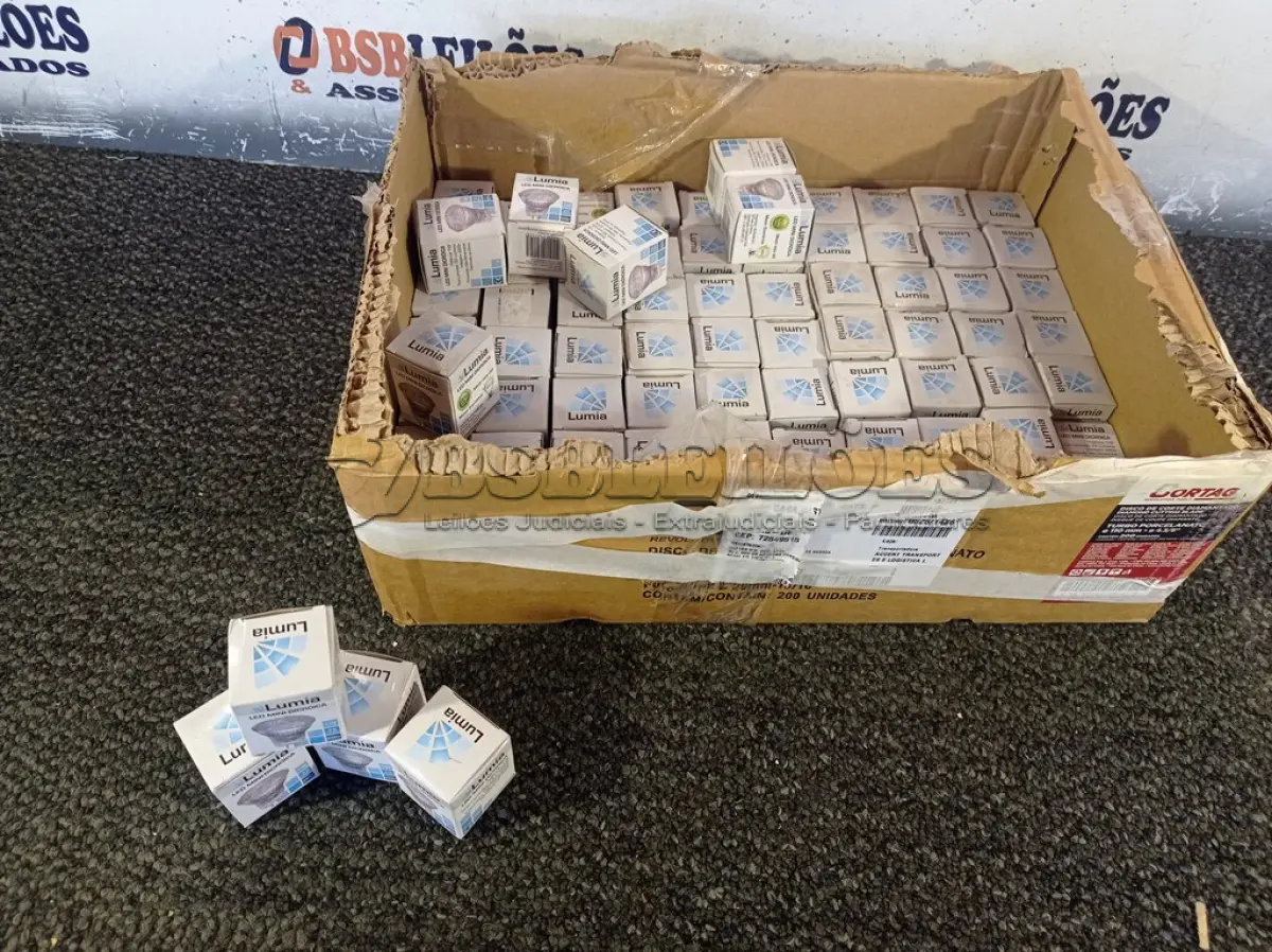 LOTE 560 - 01 LOTE COM APROXIMADAMENTE 80 LÂMPADAS DICROICA 1W 220V. (NO ESTADO) ATENÇÃO! FAZER A VISITAÇÃO ANTES DE ARREMATAR, NÃO SABEMOS SE FUNCIONA. LEILÃO NÃO TEM GARANTIA E NEM DEVOLUÇÃO, SUJEITO A POSSÍVEIS AVARIAS VISÍVEIS/OCULTAS E/OU AUSÊNCIA DE COMPONENTES.