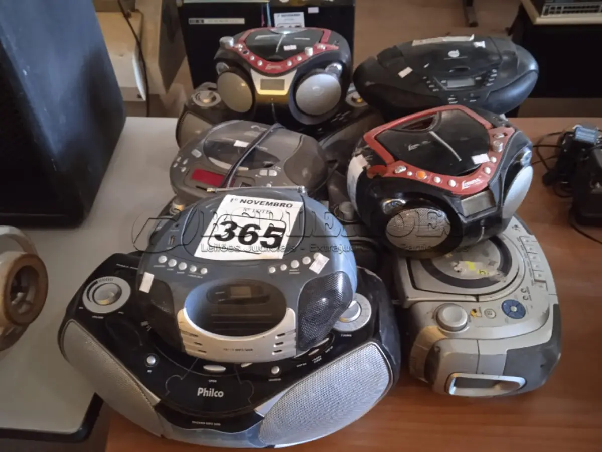 LOTE 365 - 09 APARELHOS DE SOM MARCAS E MODELOS DIVERSOS. (NO ESTADO) ATENÇÃO! FAZER A VISITAÇÃO ANTES DE ARREMATAR, NÃO SABEMOS SE FUNCIONA. LEILÃO NÃO TEM GARANTIA E NEM DEVOLUÇÃO, SUJEITO A POSSÍVEIS AVARIAS VISÍVEIS/OCULTAS E/OU AUSÊNCIA DE COMPONENTES.