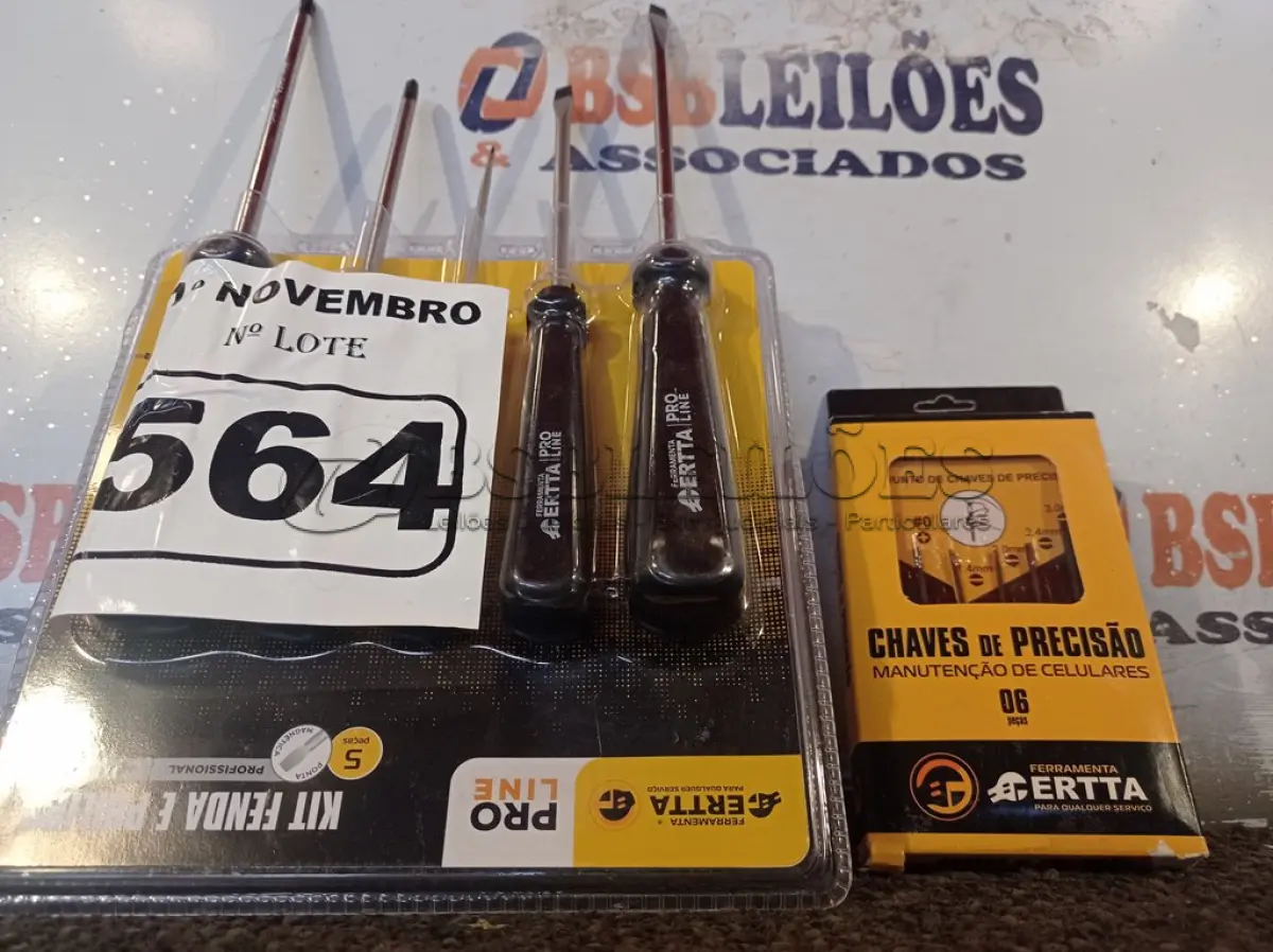 LOTE 564 - 01 KIT DE CHAVES FENDA/PHILIPS E 01 KIT DE CHAVES DE PRECISÃO. (NO ESTADO) ATENÇÃO! FAZER A VISITAÇÃO ANTES DE ARREMATAR, NÃO SABEMOS SE FUNCIONA. LEILÃO NÃO TEM GARANTIA E NEM DEVOLUÇÃO, SUJEITO A POSSÍVEIS AVARIAS VISÍVEIS/OCULTAS E/OU AUSÊNCIA DE COMPONENTES.