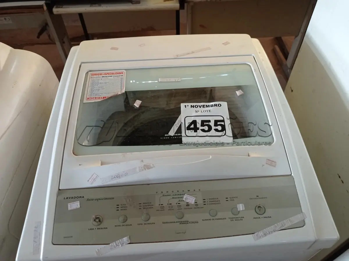 LOTE 455 - 01 MÁQUINA DE LAVAR ROUPAS MARCA BRASTEMP. (NO ESTADO) ATENÇÃO! FAZER A VISITAÇÃO ANTES DE ARREMATAR, NÃO SABEMOS SE FUNCIONA. LEILÃO NÃO TEM GARANTIA E NEM DEVOLUÇÃO, SUJEITO A POSSÍVEIS AVARIAS VISÍVEIS/OCULTAS E/OU AUSÊNCIA DE COMPONENTES.