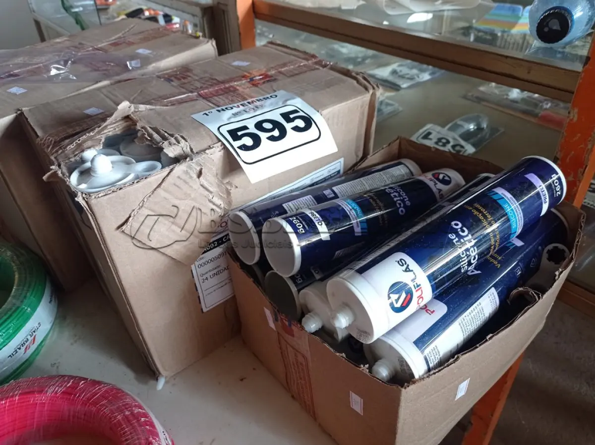 LOTE 595 - 01 LOTE COM VÁRIAS BISNAGAS DE SILICONE ACÉTICO 260G PRETO. (NO ESTADO) ATENÇÃO! FAZER A VISITAÇÃO ANTES DE ARREMATAR, NÃO SABEMOS SE FUNCIONA. LEILÃO NÃO TEM GARANTIA E NEM DEVOLUÇÃO, SUJEITO A POSSÍVEIS AVARIAS VISÍVEIS/OCULTAS E/OU AUSÊNCIA DE COMPONENTES.