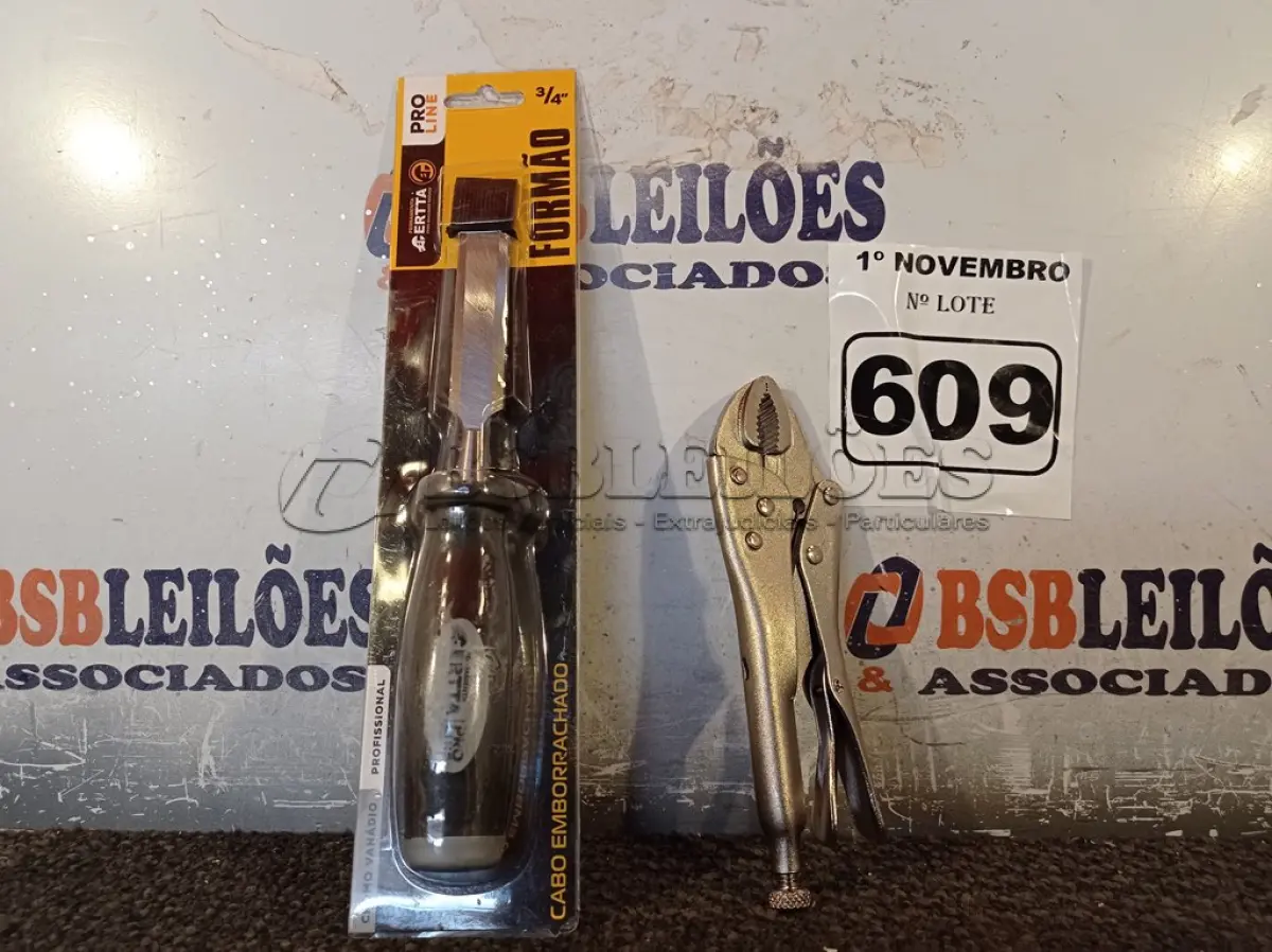 LOTE 609 - 01 FORMÃO E 01 ALICATE DE PRESSÃO. (NO ESTADO) ATENÇÃO! FAZER A VISITAÇÃO ANTES DE ARREMATAR, NÃO SABEMOS SE FUNCIONA. LEILÃO NÃO TEM GARANTIA E NEM DEVOLUÇÃO, SUJEITO A POSSÍVEIS AVARIAS VISÍVEIS/OCULTAS E/OU AUSÊNCIA DE COMPONENTES.