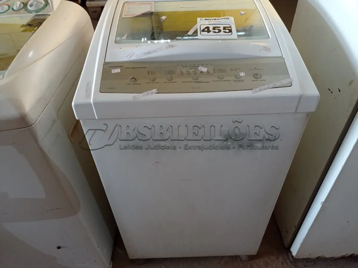 LOTE 455 - 01 MÁQUINA DE LAVAR ROUPAS MARCA BRASTEMP. (NO ESTADO) ATENÇÃO! FAZER A VISITAÇÃO ANTES DE ARREMATAR, NÃO SABEMOS SE FUNCIONA. LEILÃO NÃO TEM GARANTIA E NEM DEVOLUÇÃO, SUJEITO A POSSÍVEIS AVARIAS VISÍVEIS/OCULTAS E/OU AUSÊNCIA DE COMPONENTES.