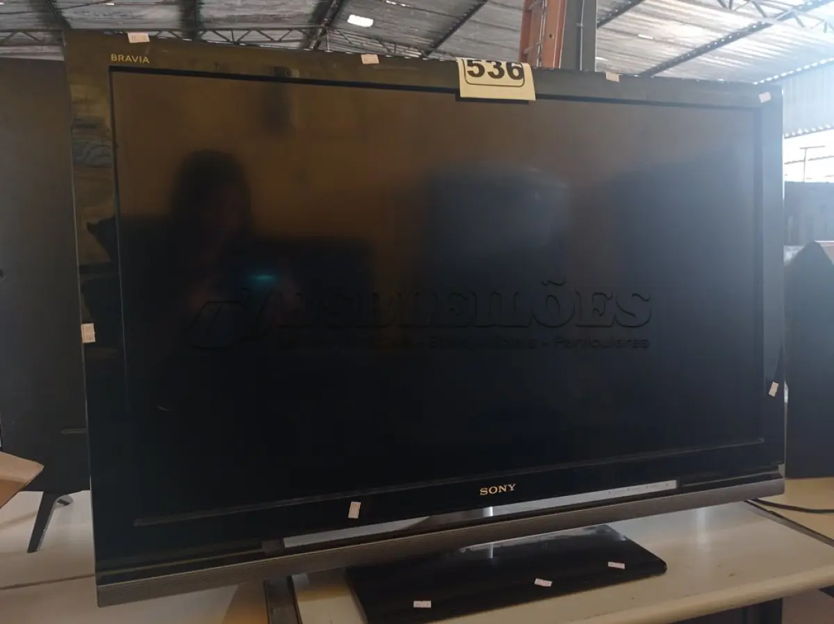 LOTE 536 - 01 TV SONY 40” POL. (NO ESTADO) ATENÇÃO! FAZER A VISITAÇÃO ANTES DE ARREMATAR, NÃO SABEMOS SE FUNCIONA. LEILÃO NÃO TEM GARANTIA E NEM DEVOLUÇÃO, SUJEITO A POSSÍVEIS AVARIAS VISÍVEIS/OCULTAS E/OU AUSÊNCIA DE COMPONENTES.