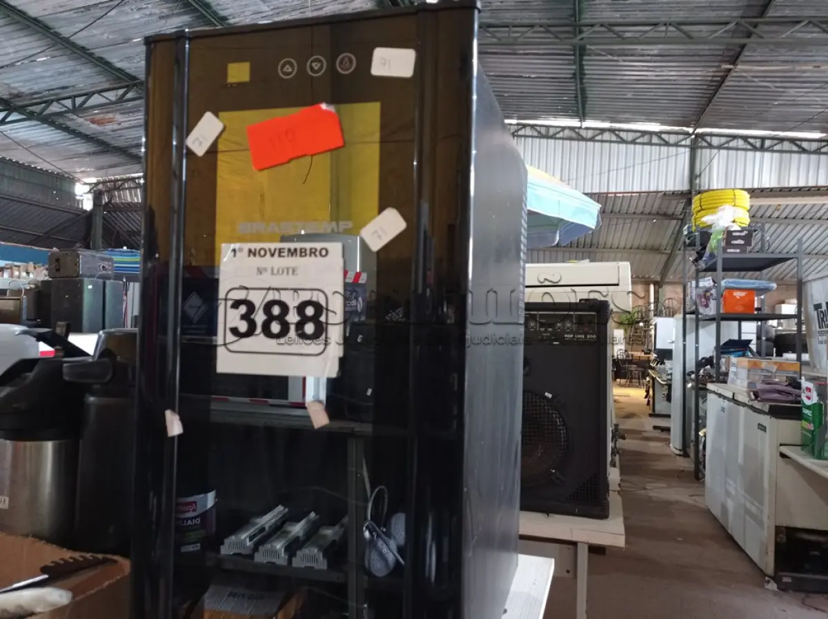 LOTE 388 - 01 ADEGA MARCA BRASTEMP. (NO ESTADO) ATENÇÃO! FAZER A VISITAÇÃO ANTES DE ARREMATAR, NÃO SABEMOS SE FUNCIONA. LEILÃO NÃO TEM GARANTIA E NEM DEVOLUÇÃO, SUJEITO A POSSÍVEIS AVARIAS VISÍVEIS/OCULTAS E/OU AUSÊNCIA DE COMPONENTES.