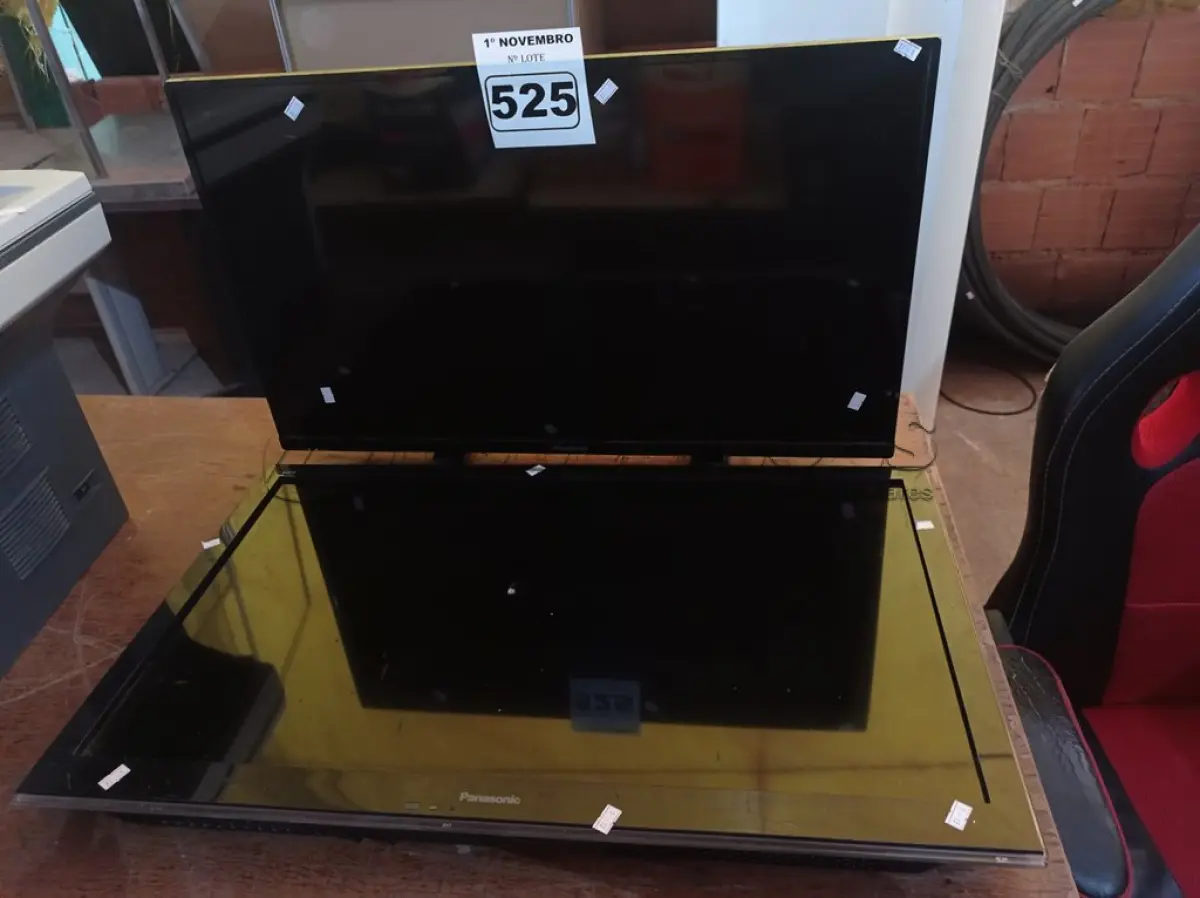 LOTE 525 - 02 TV’S MARCAS E MODELOS DIVERSOS PARA RETIRADA DE PEÇAS. (NO ESTADO) ATENÇÃO! FAZER A VISITAÇÃO ANTES DE ARREMATAR, NÃO SABEMOS SE FUNCIONA. LEILÃO NÃO TEM GARANTIA E NEM DEVOLUÇÃO, SUJEITO A POSSÍVEIS AVARIAS VISÍVEIS/OCULTAS E/OU AUSÊNCIA DE COMPONENTES.