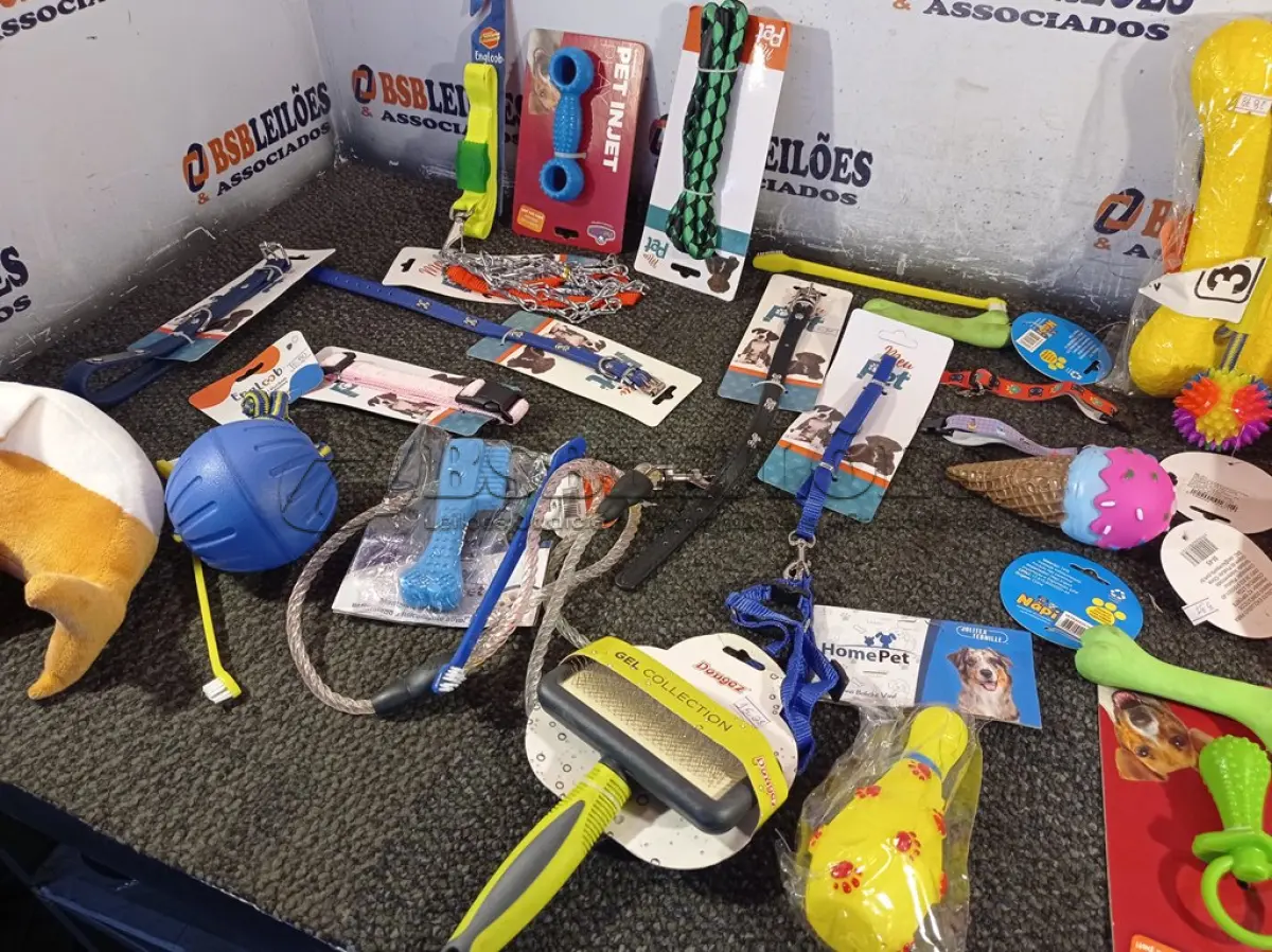 LOTE 399 - 01 KIT DE ACESSÓRIOS PARA PET. (NO ESTADO) ATENÇÃO! FAZER A VISITAÇÃO ANTES DE ARREMATAR, NÃO SABEMOS SE FUNCIONA. LEILÃO NÃO TEM GARANTIA E NEM DEVOLUÇÃO, SUJEITO A POSSÍVEIS AVARIAS VISÍVEIS/OCULTAS E/OU AUSÊNCIA DE COMPONENTES.