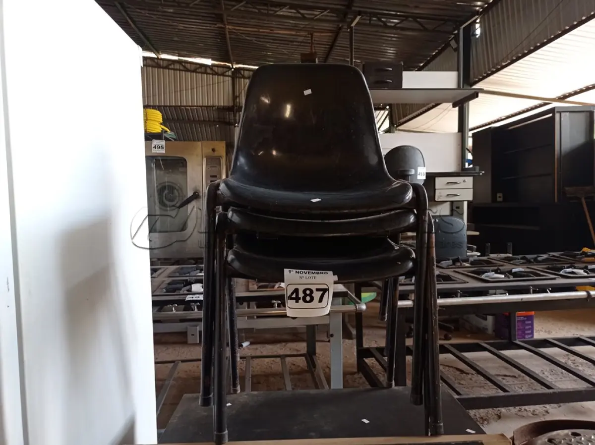 LOTE 487 - 02 QUADROS DECORATIVOS, 01 RACK E 03 CADEIRAS BASE FIXA. (NO ESTADO) ATENÇÃO! FAZER A VISITAÇÃO ANTES DE ARREMATAR, NÃO SABEMOS SE FUNCIONA. LEILÃO NÃO TEM GARANTIA E NEM DEVOLUÇÃO, SUJEITO A POSSÍVEIS AVARIAS VISÍVEIS/OCULTAS E/OU AUSÊNCIA DE COMPONENTES.